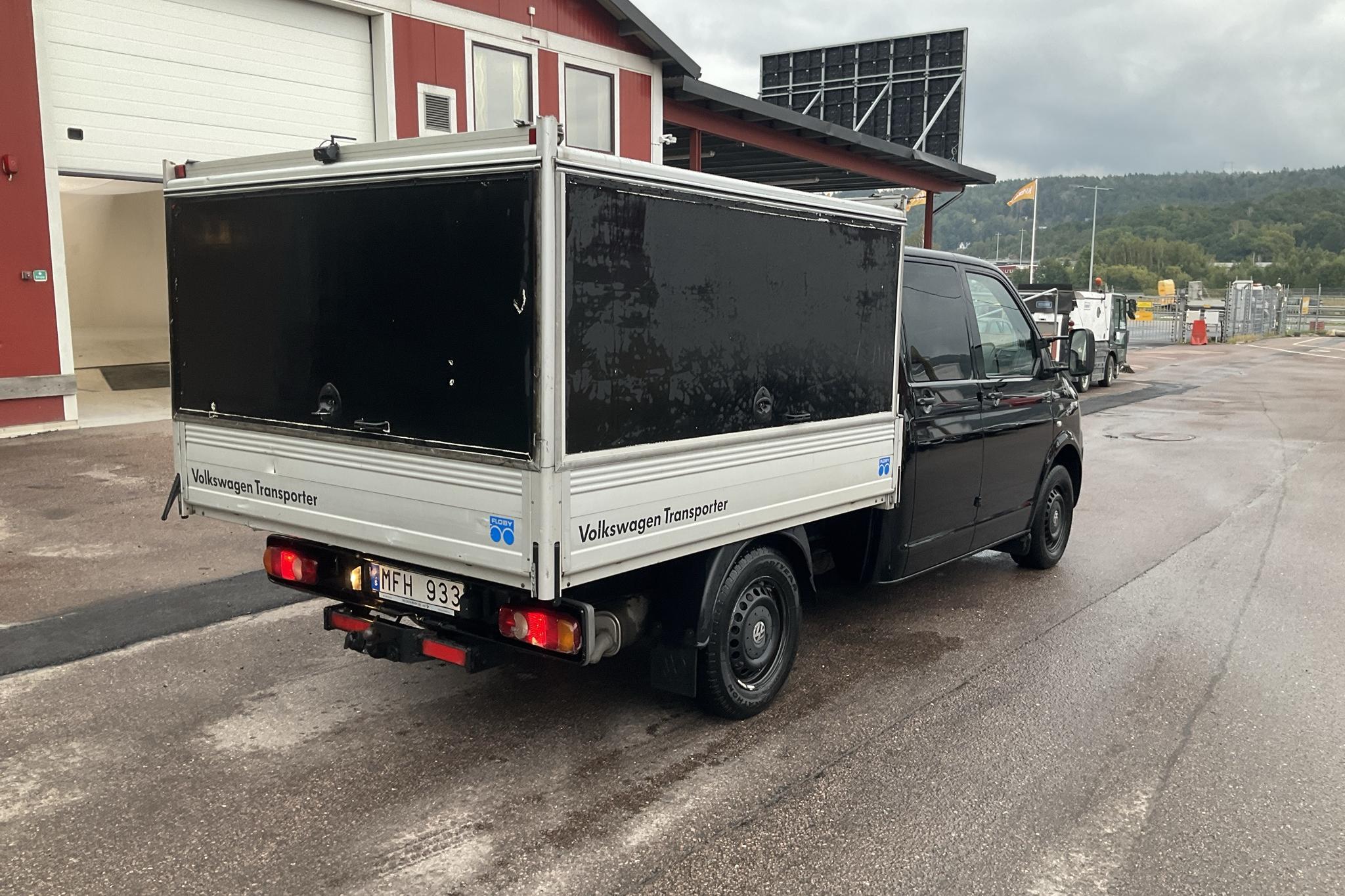 VW Transporter T5 2.0 TDI Pickup (140hk) - 179 810 km - Manuaalinen - musta - 2012