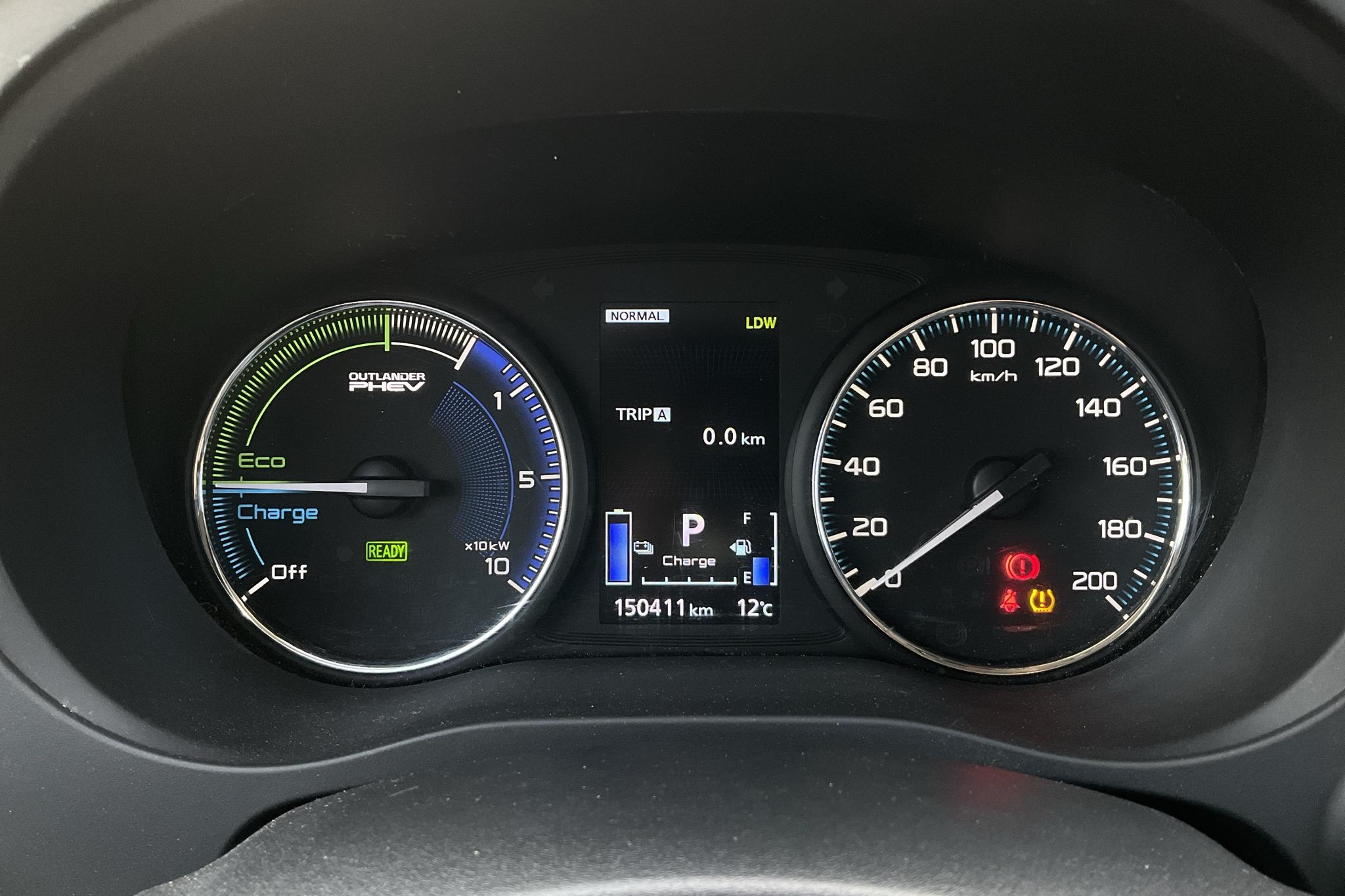 Mitsubishi Outlander 2.4 Plug-in Hybrid 4WD (136hk) - 150 420 km - Automatyczna - biały - 2020