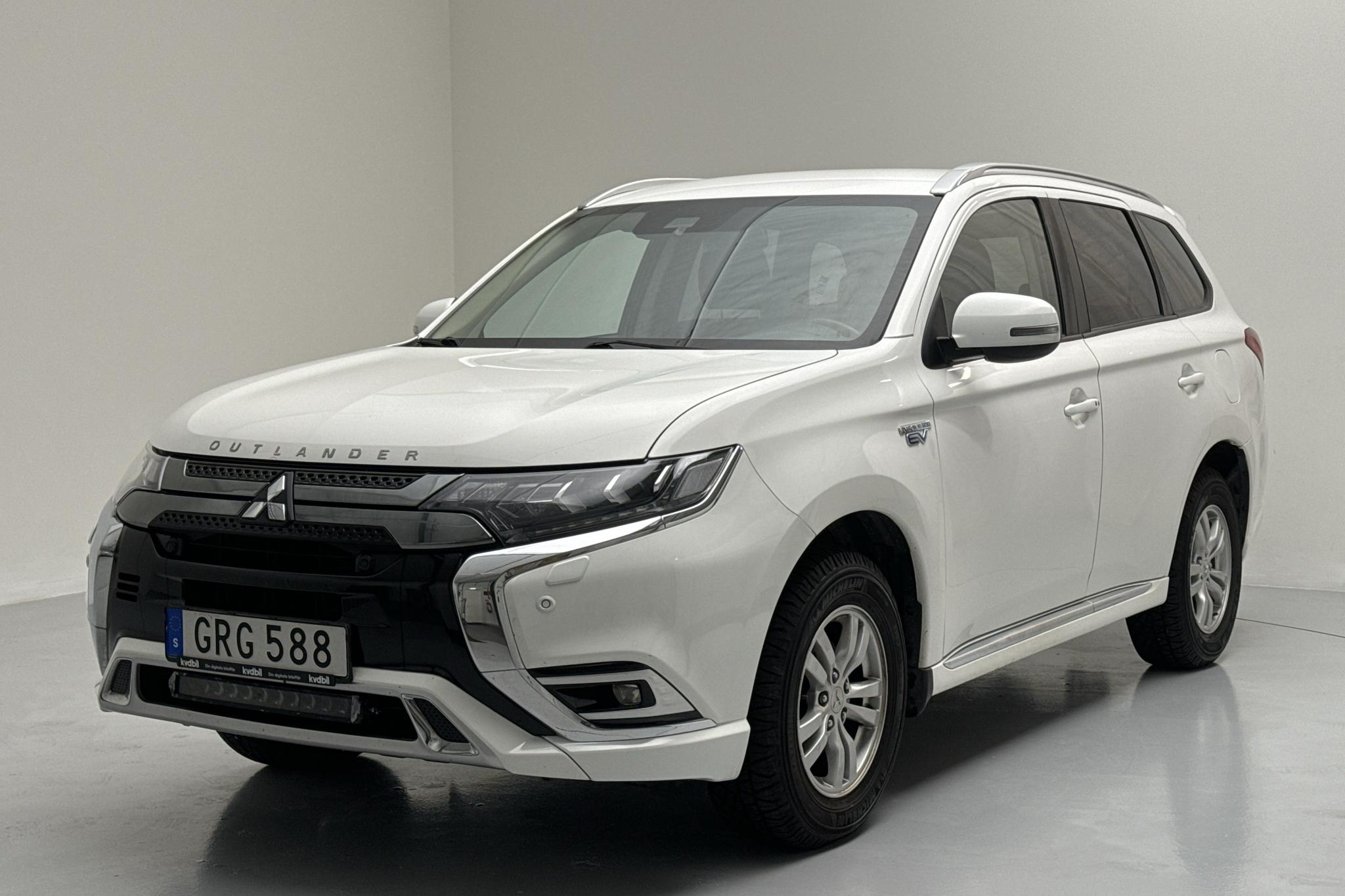 Mitsubishi Outlander 2.4 Plug-in Hybrid 4WD (136hk) - 150 420 km - Automaattinen - valkoinen - 2020