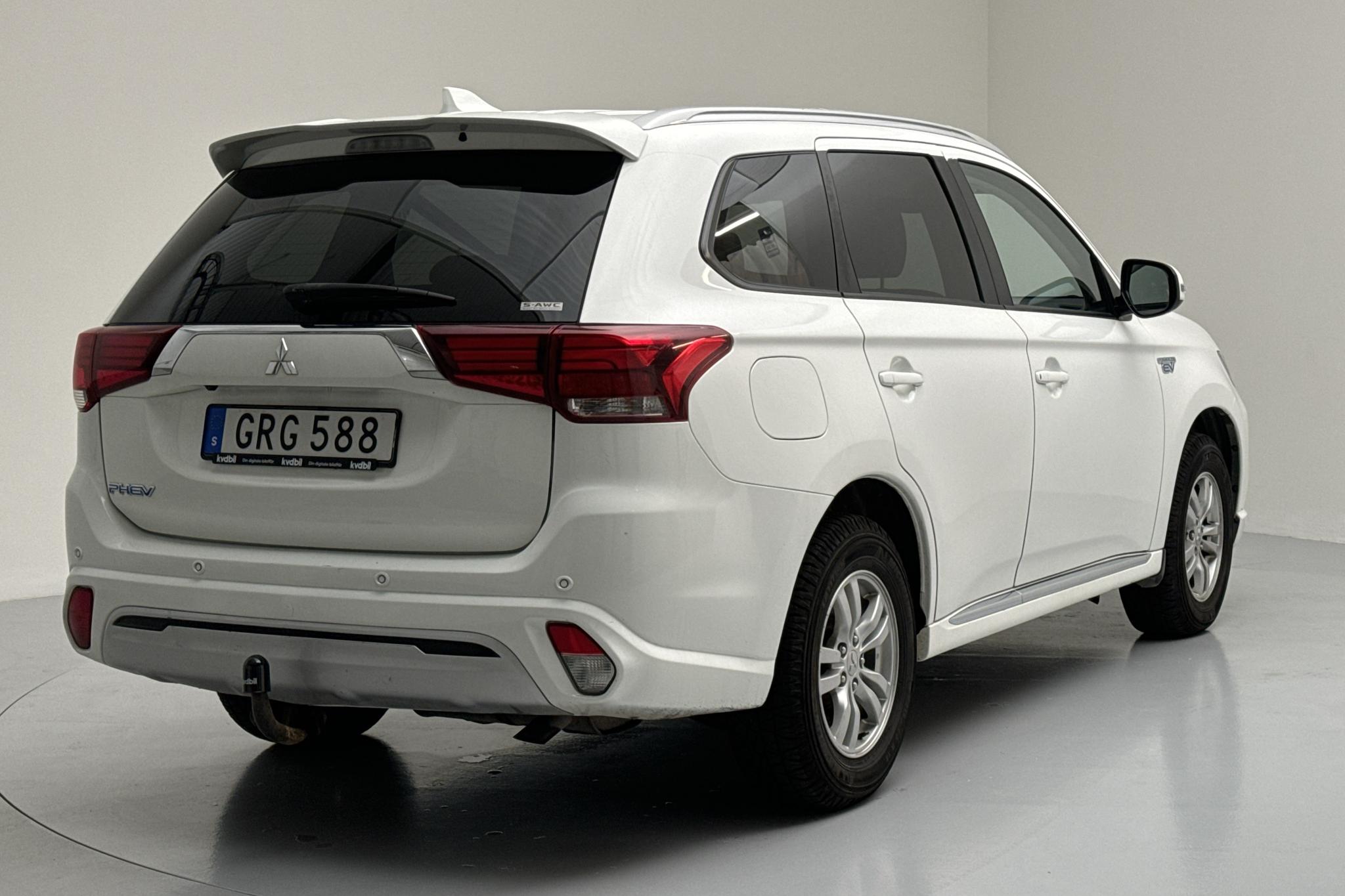 Mitsubishi Outlander 2.4 Plug-in Hybrid 4WD (136hk) - 150 420 km - Automaattinen - valkoinen - 2020