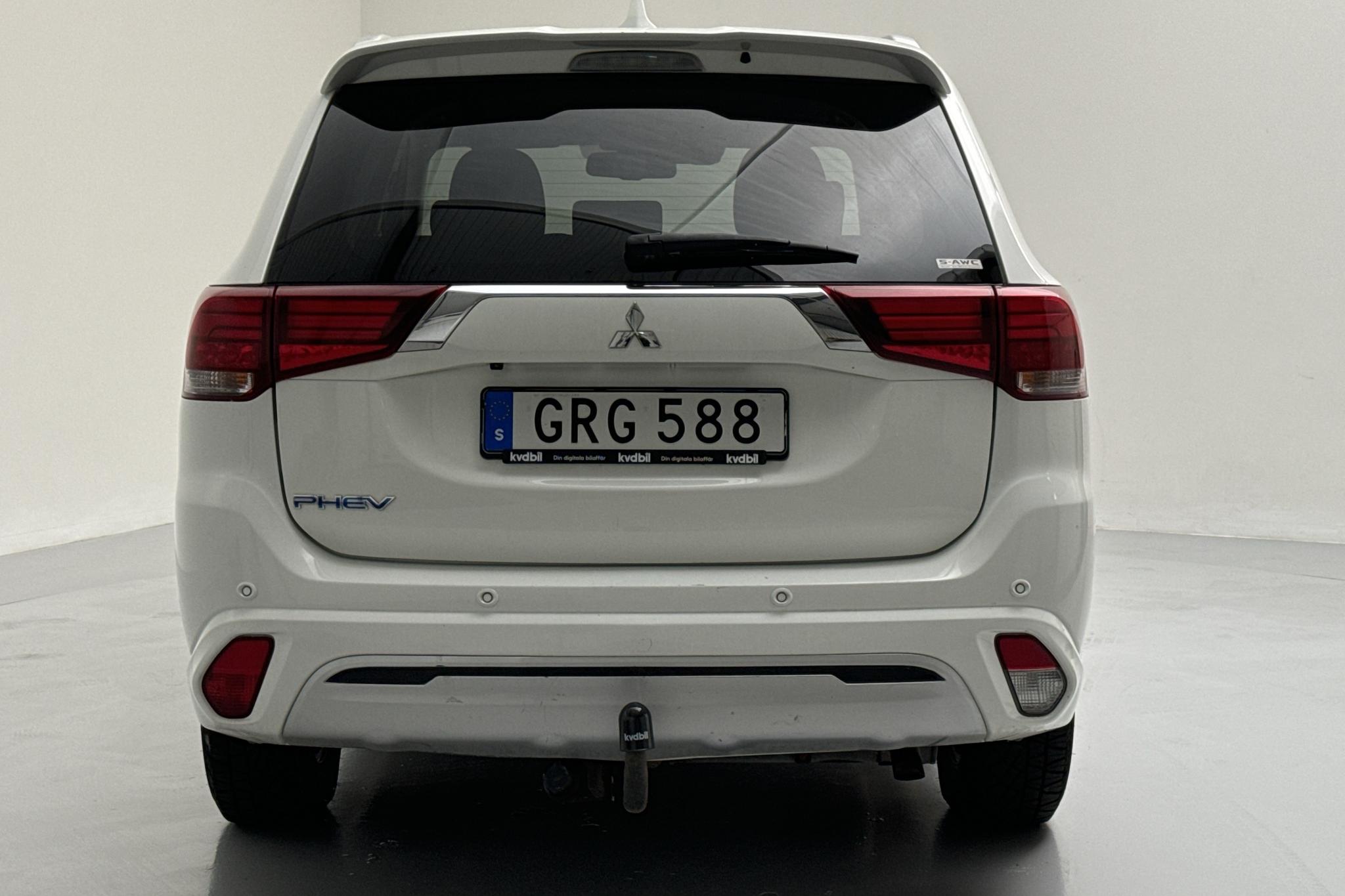 Mitsubishi Outlander 2.4 Plug-in Hybrid 4WD (136hk) - 150 420 km - Automatic - white - 2020