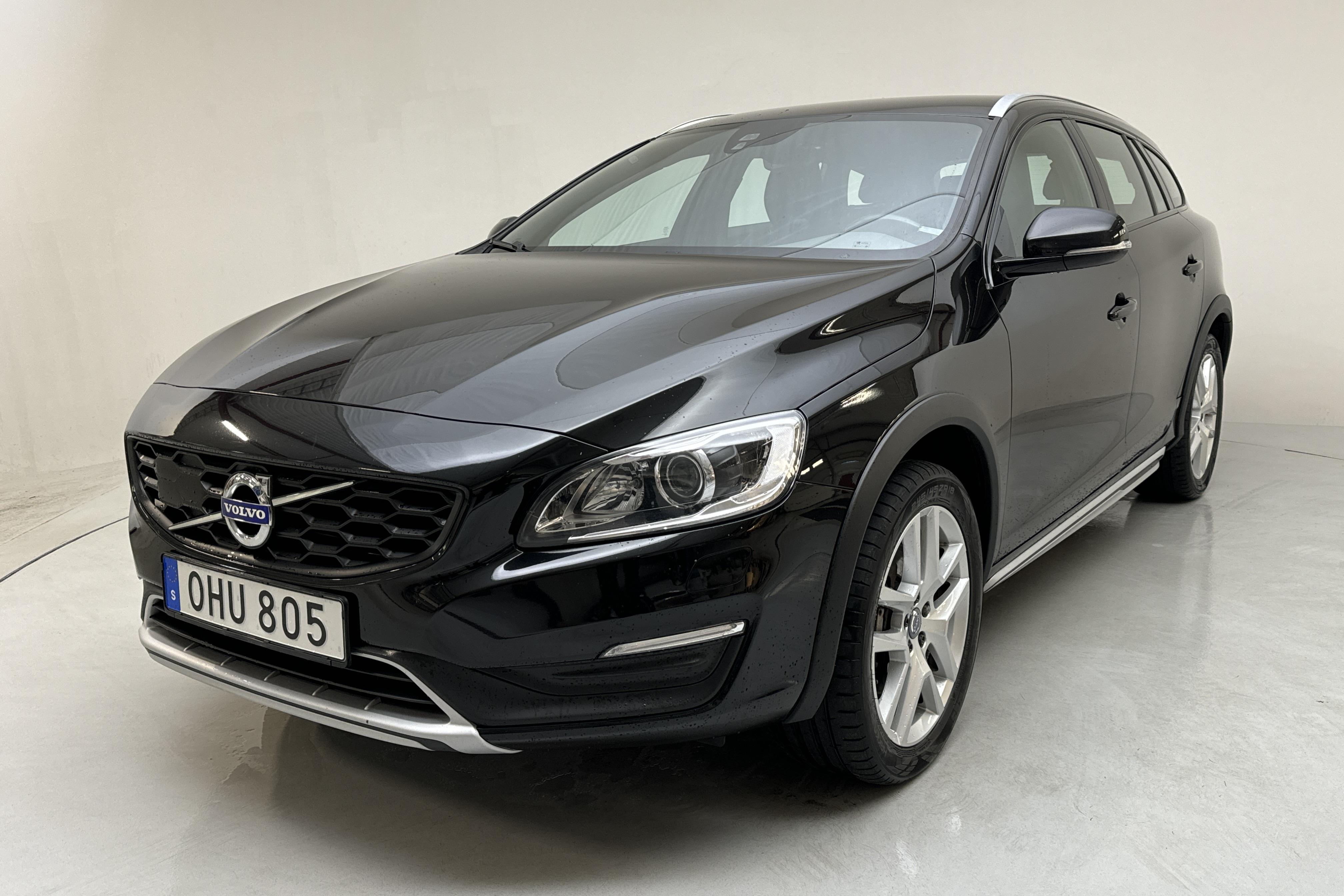 Volvo V60 D4 Cross Country (190hk) - 8 337 mil - Automat - svart - 2017