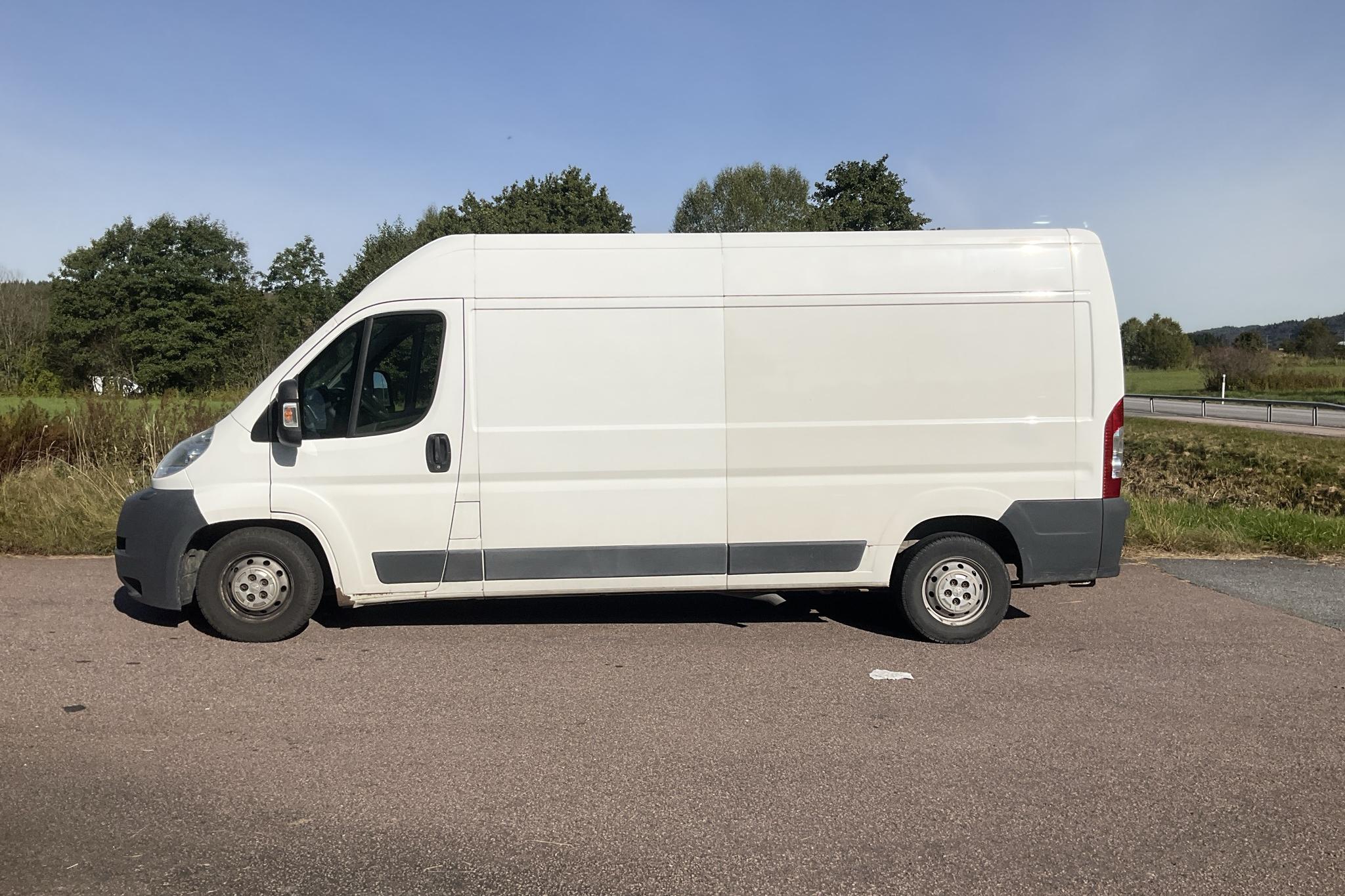 Peugeot Boxer 2.2 HDI Skåp (130hk) - 173 160 km - Käsitsi - valge - 2013