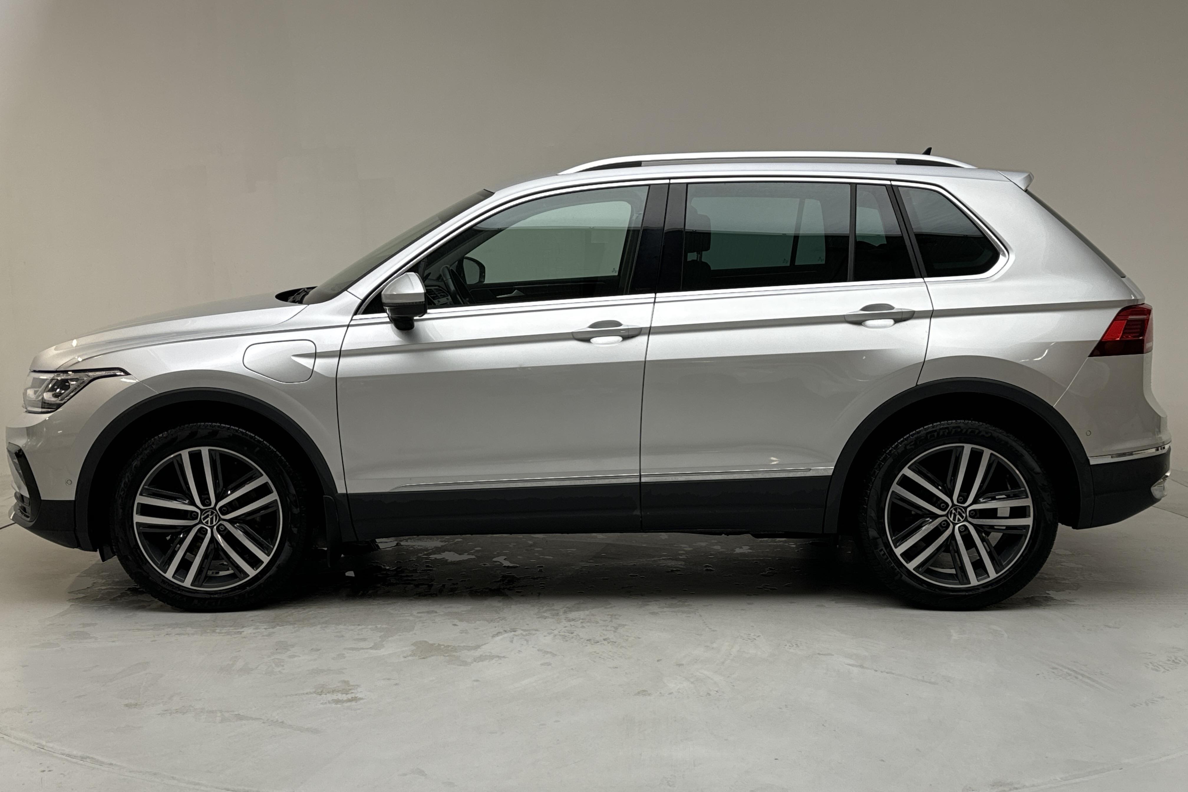 VW Tiguan 1.4 TSI eHybrid (245hk) - 106 860 km - Automaatne - hõbe - 2021