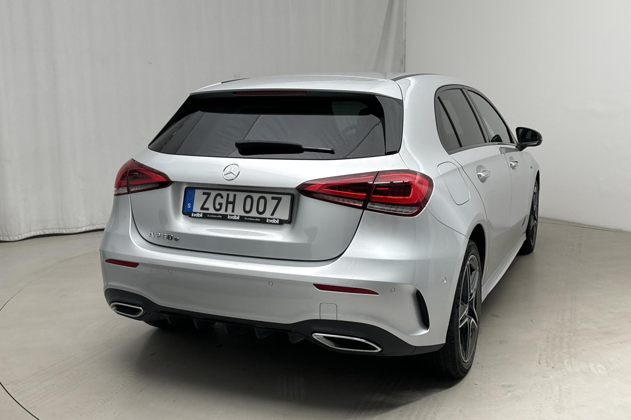 Mercedes A 250 e 5dr W177 (218hk) - 62 860 km - Automatyczna - srebro - 2021