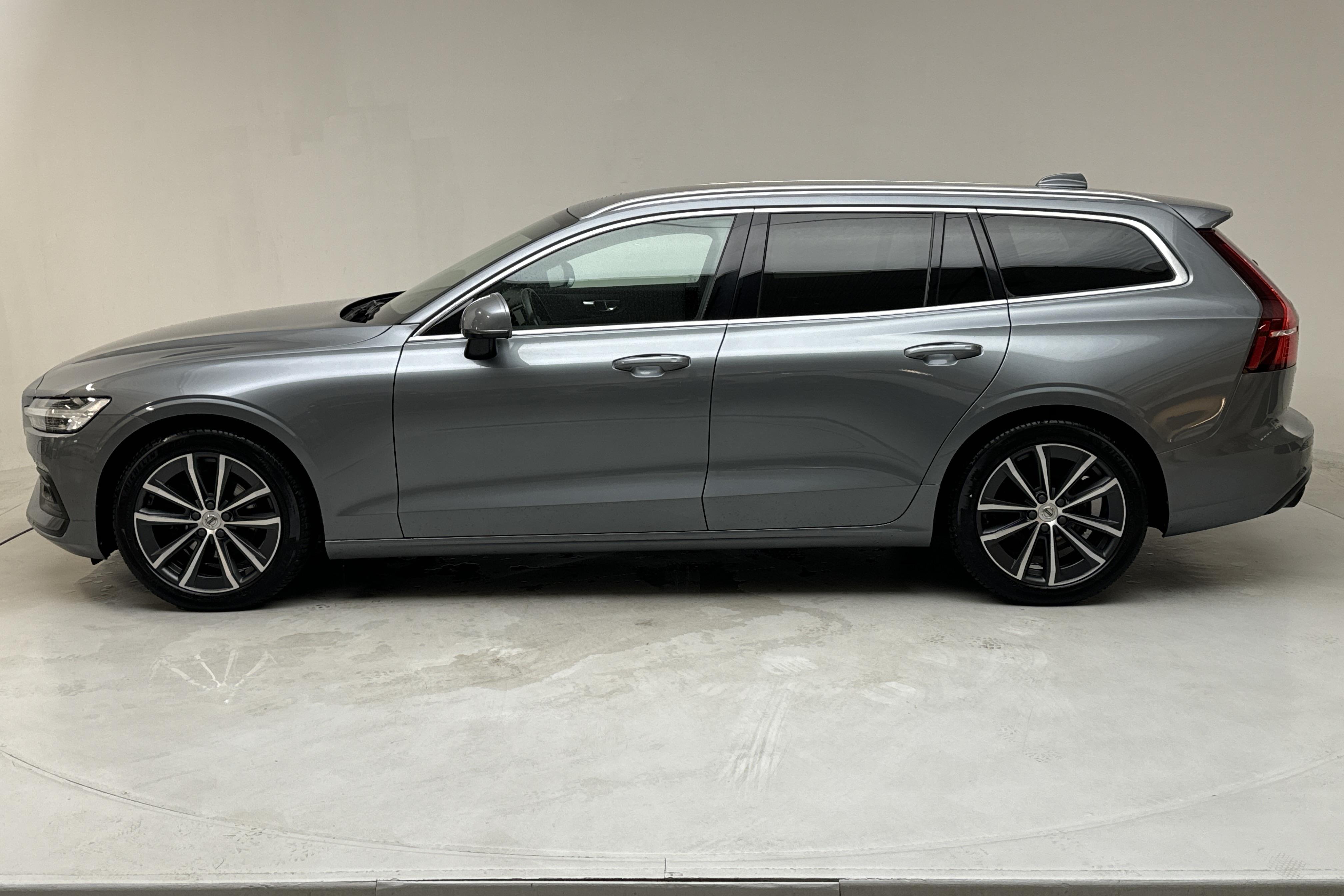 Volvo V60 D4 AWD (190hk) - 9 280 mil - Automat - grå - 2021