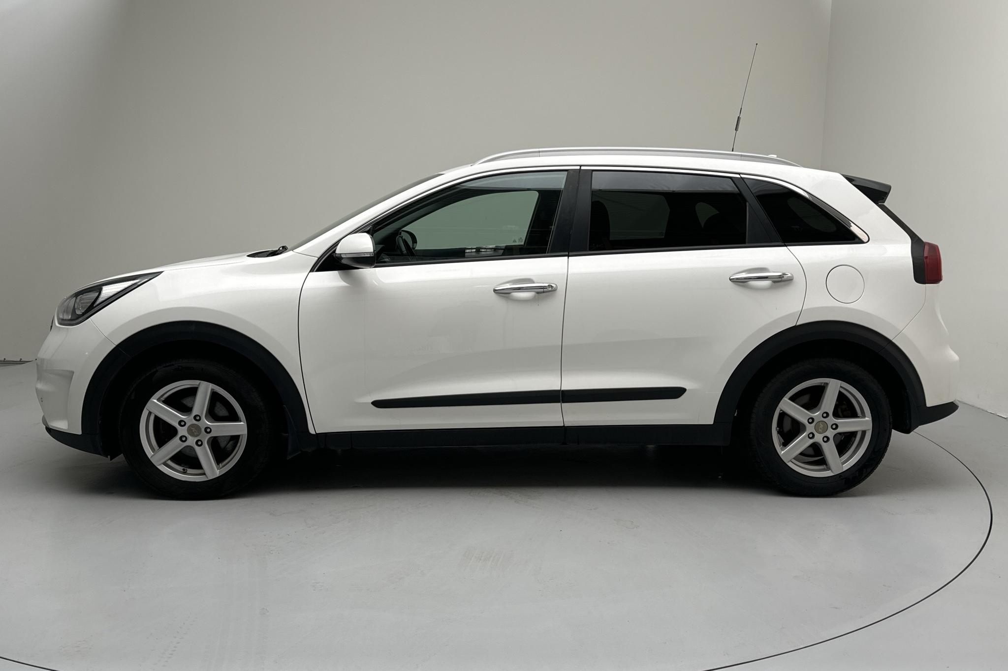 KIA Niro Hybrid 1.6 (141hk) - 27 214 mil - Automat - vit - 2018