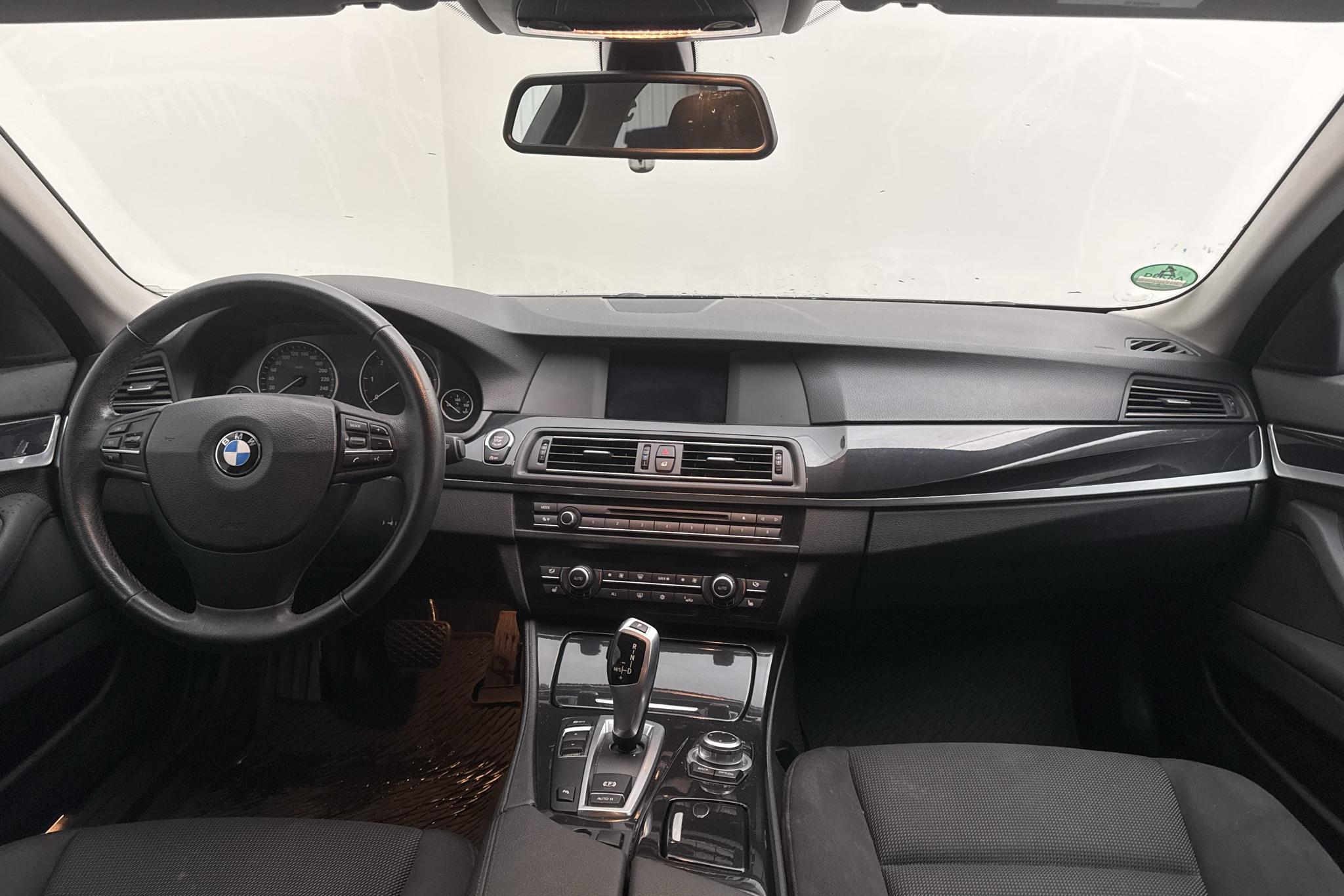 BMW 520d Touring, F11 (184hk) - 17 443 mil - Automat - grå - 2012