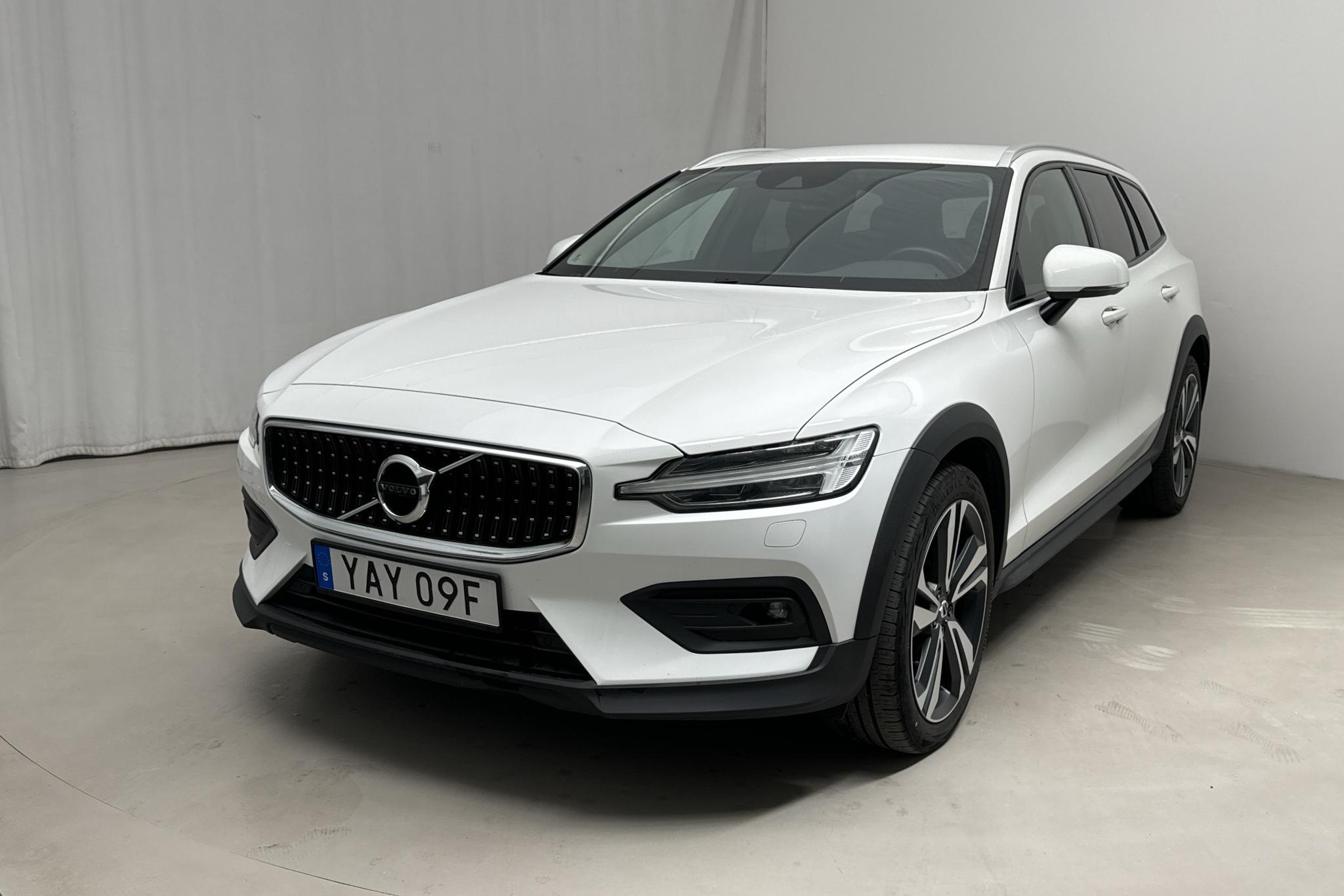 Volvo V60 D4 Cross Country AWD (190hk) - 141 010 km - Automaattinen - valkoinen - 2021