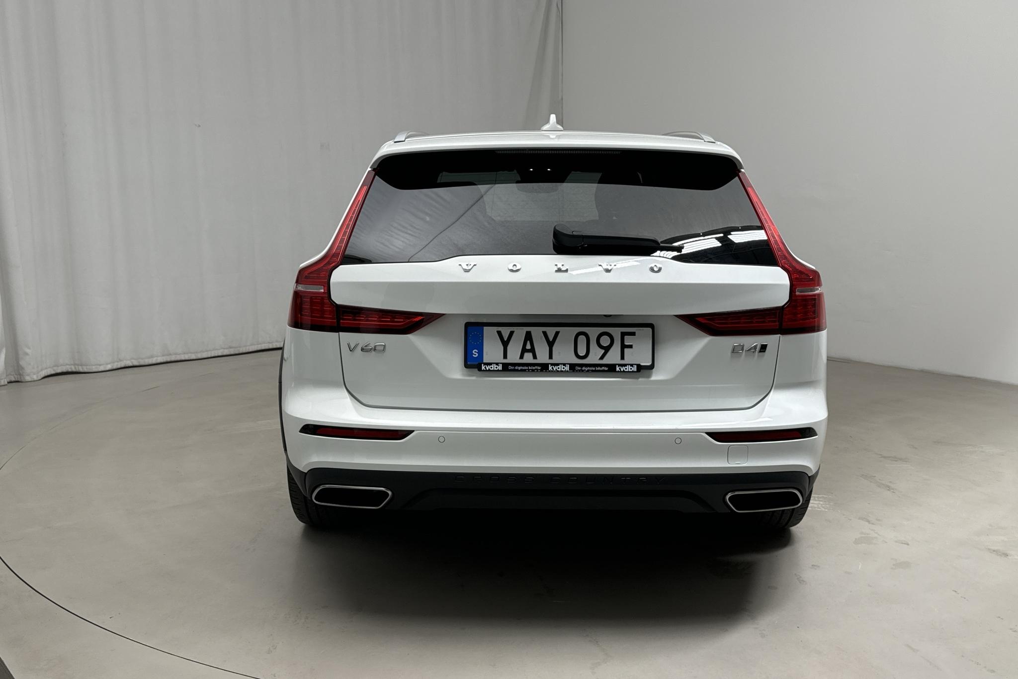 Volvo V60 D4 Cross Country AWD (190hk) - 14 101 mil - Automat - vit - 2021