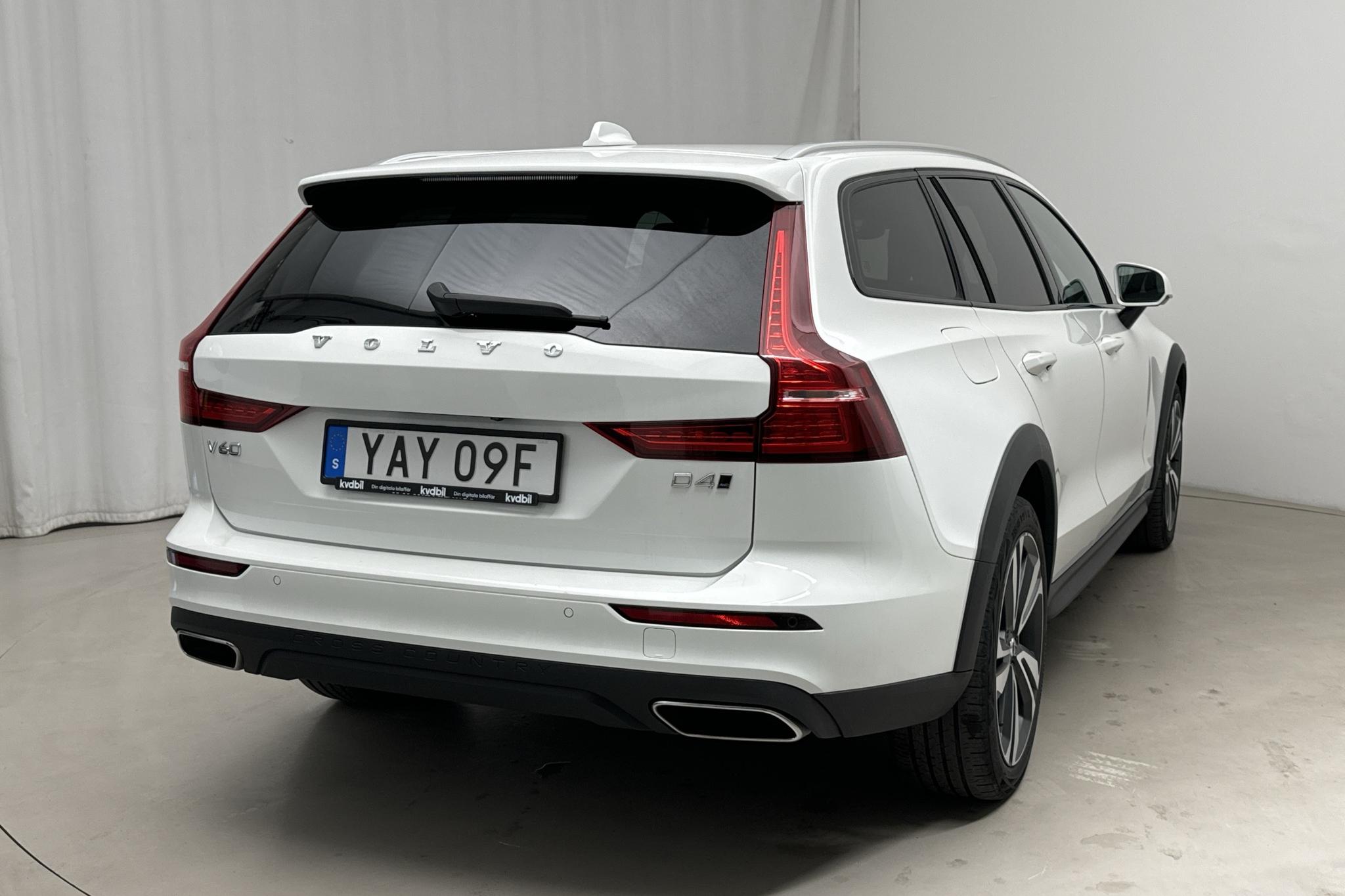 Volvo V60 D4 Cross Country AWD (190hk) - 141 010 km - Automatic - white - 2021