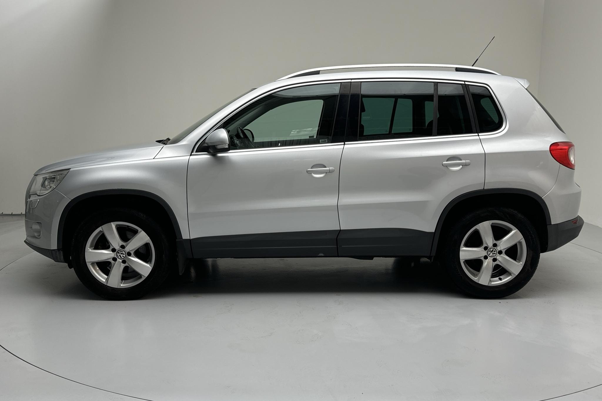 VW Tiguan 2.0 TDI (140hk) - 134 450 km - Käsitsi - hõbe - 2010