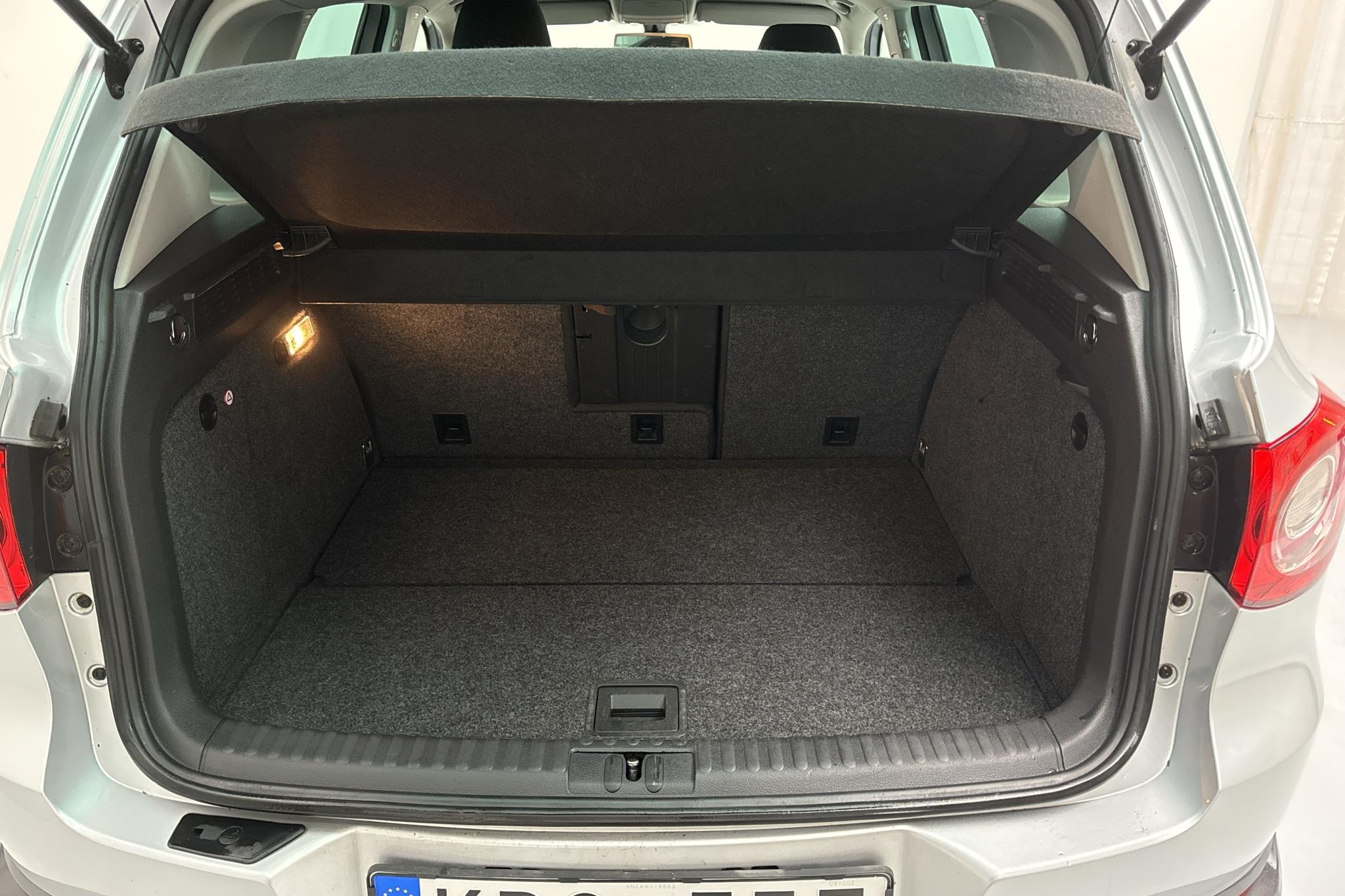 VW Tiguan 2.0 TDI (140hk) - 134 450 km - Käsitsi - hõbe - 2010