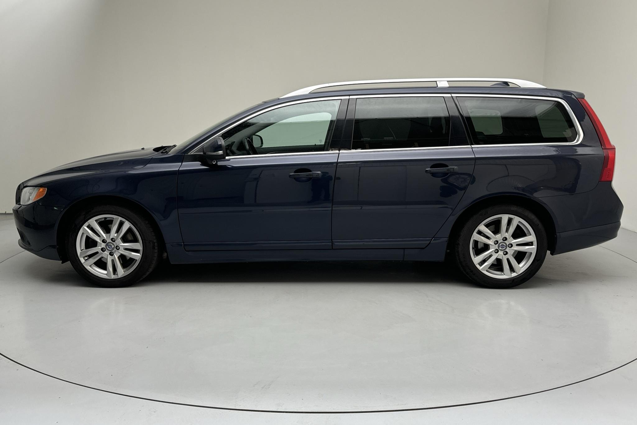 Volvo V70 II D2 (115hk) - 245 430 km - Automaatne - sinine - 2013