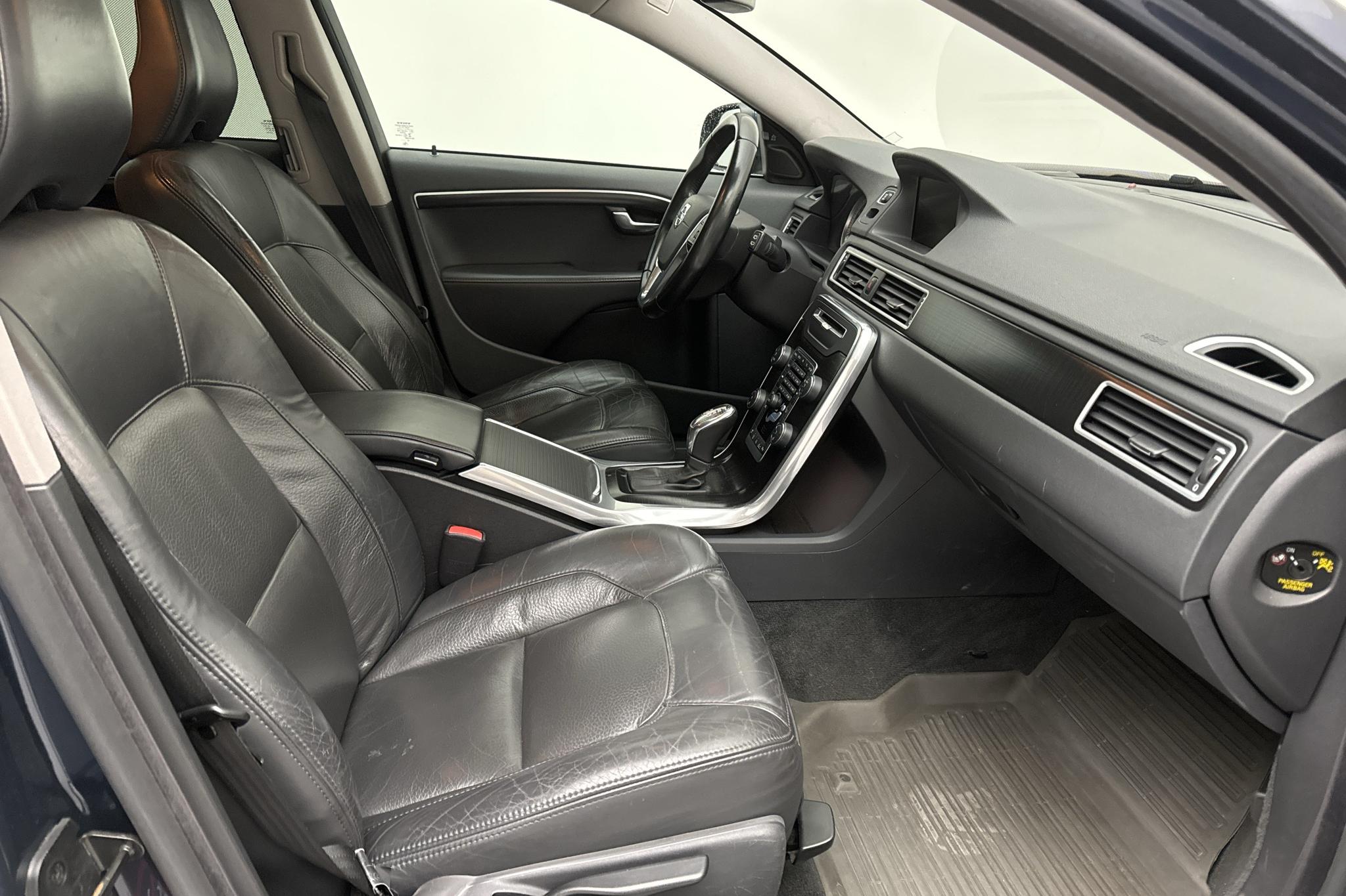 Volvo V70 II D2 (115hk) - 245 430 km - Automaatne - sinine - 2013