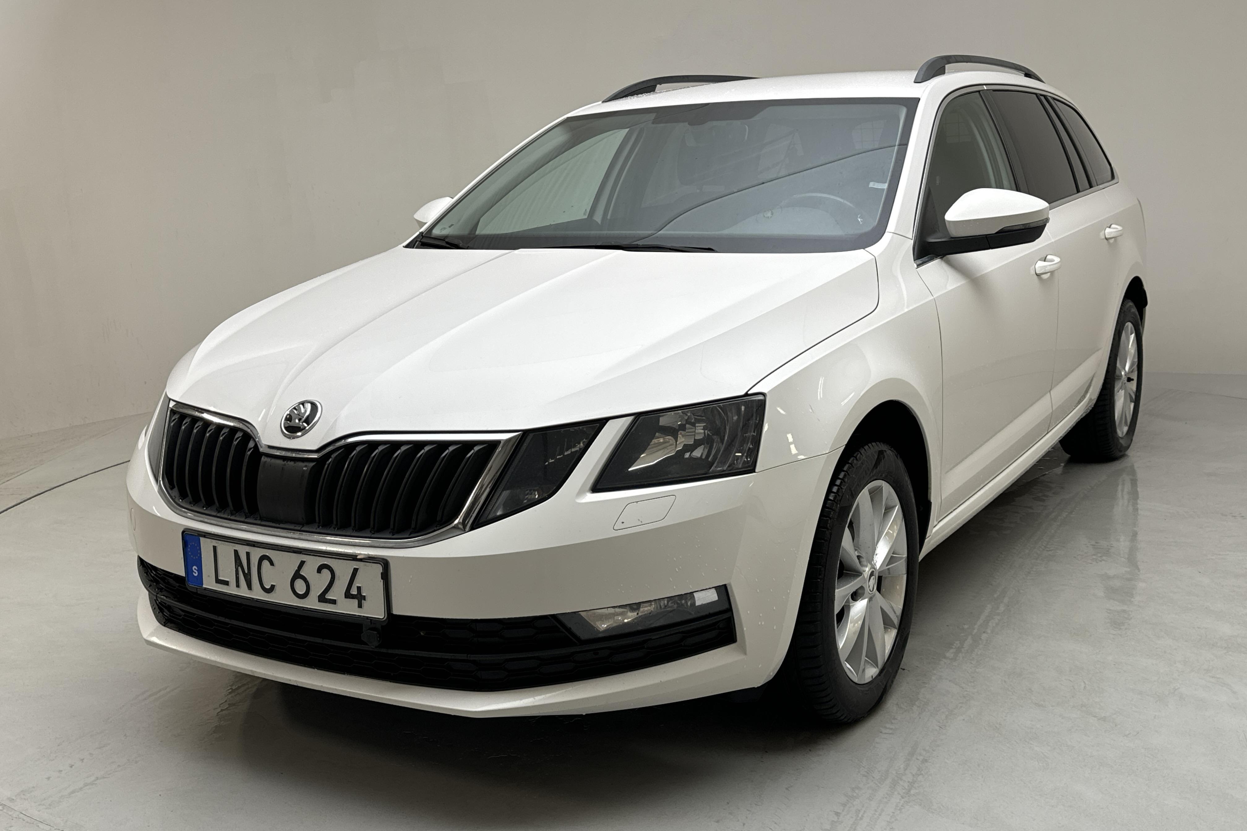 Skoda Octavia III 2.0 TDI CR Combi 4x4 (150hk) - 220 380 km - Manual - white - 2018