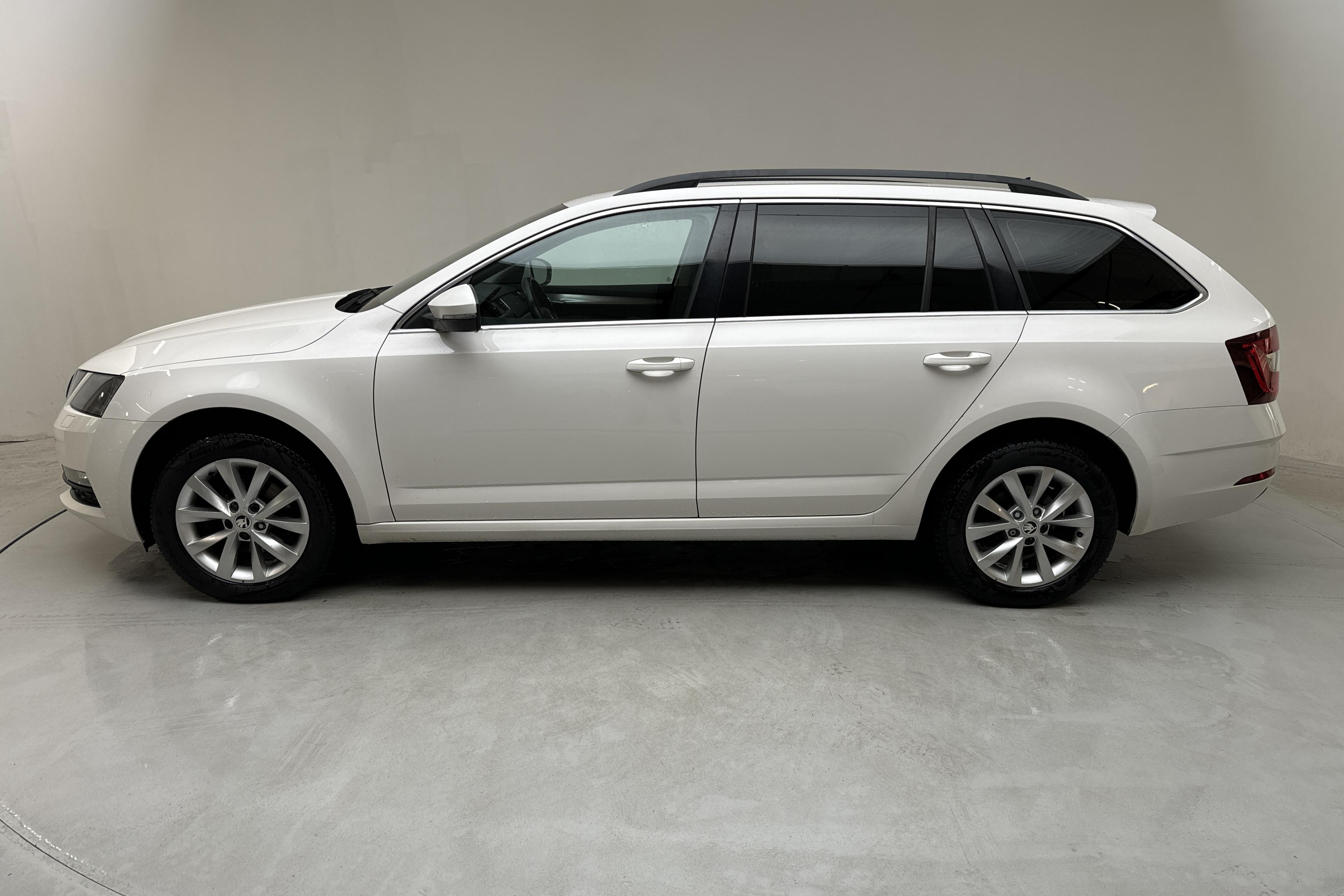 Skoda Octavia III 2.0 TDI CR Combi 4x4 (150hk) - 220 380 km - Käsitsi - valge - 2018