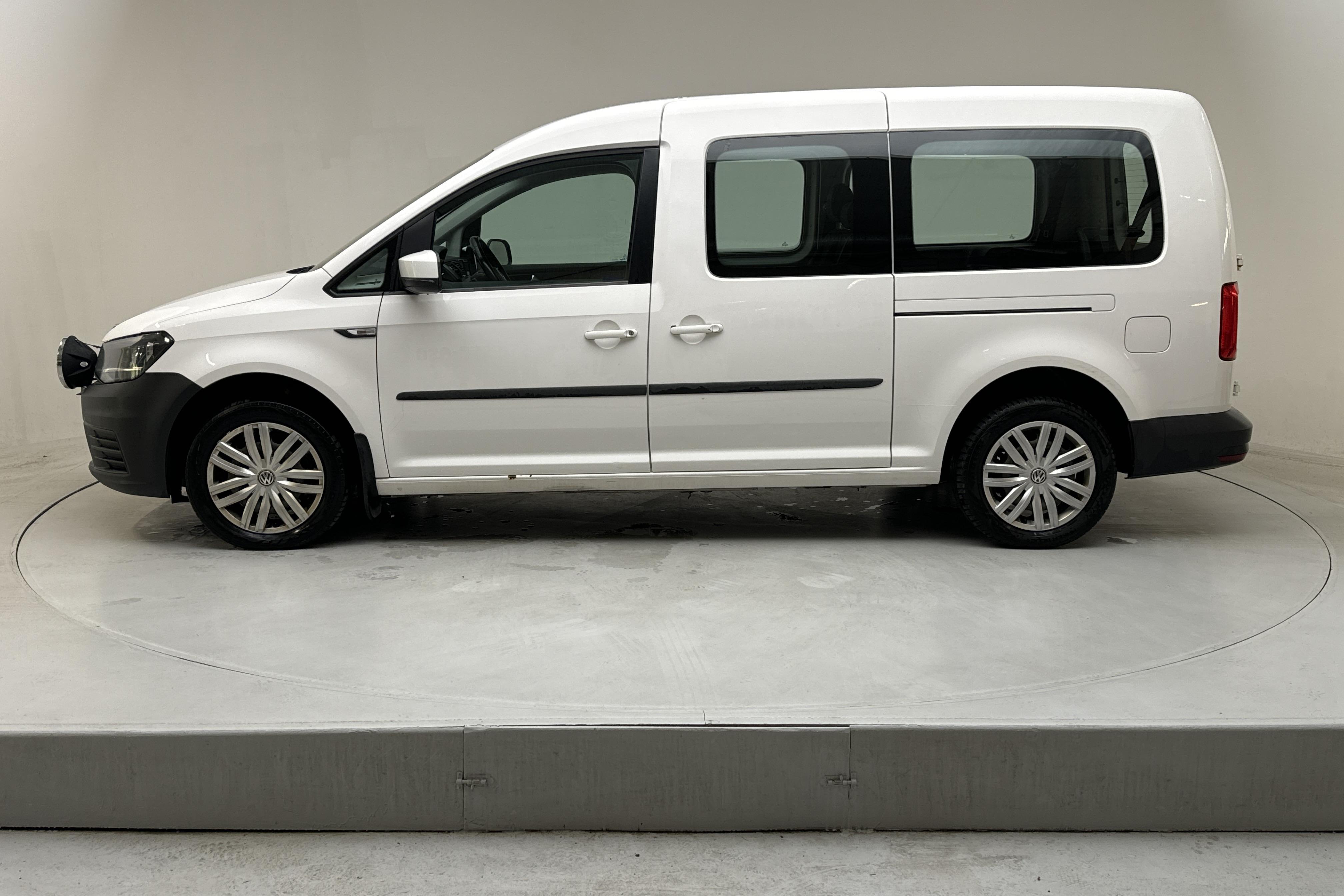 VW Caddy Life Maxi 2.0 TDI (102hk) - 275 990 km - Manuaalinen - valkoinen - 2016