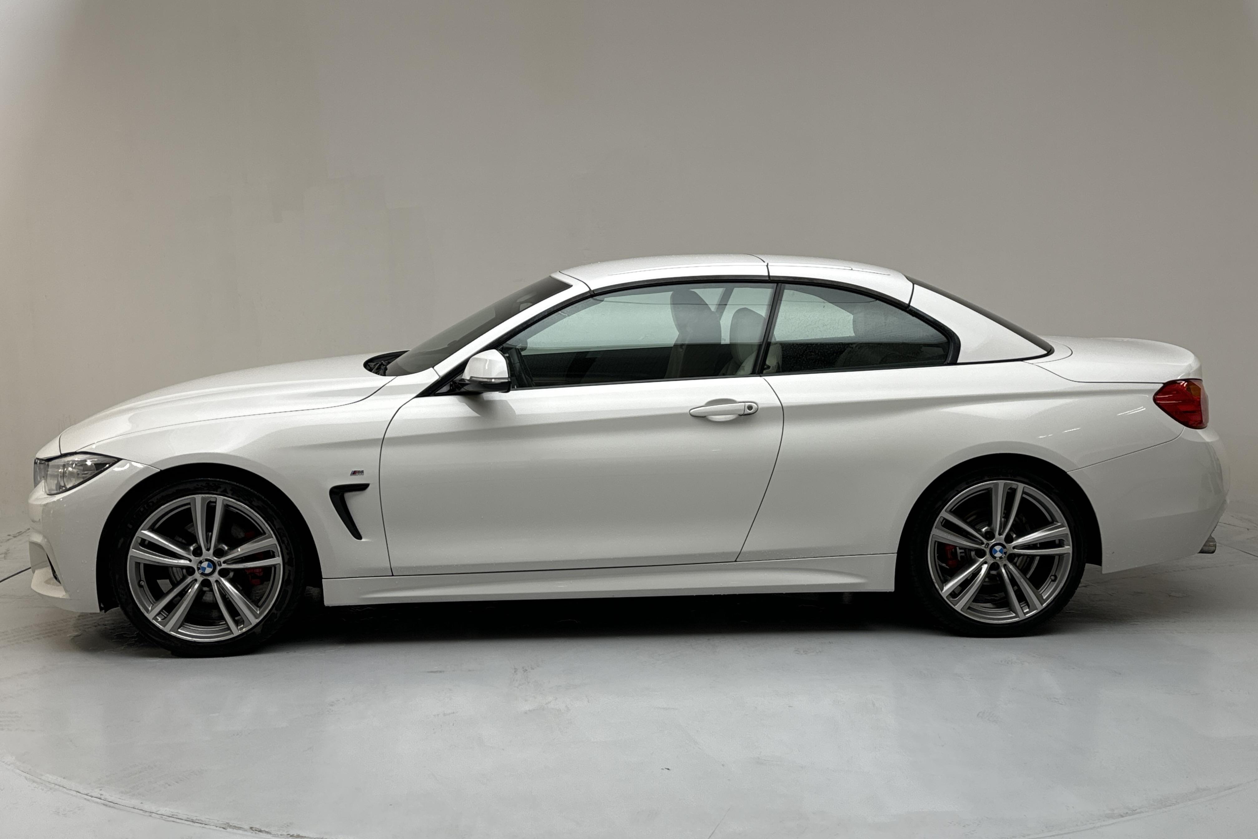 BMW 428i Cabriolet, F33 (245hk) - 125 220 km - Automaatne - valge - 2015