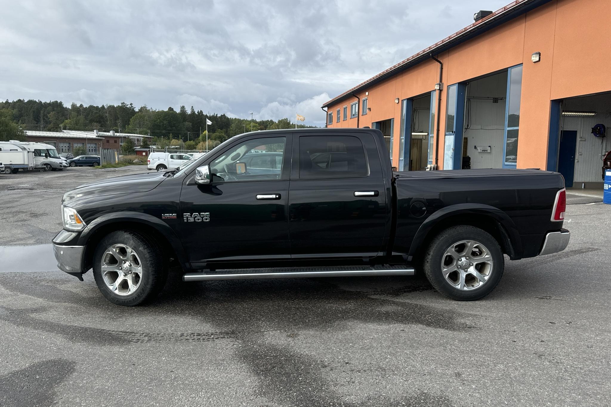 Dodge RAM 1500 5.7 4WD (401hk) - 138 880 km - Automaattinen - musta - 2018