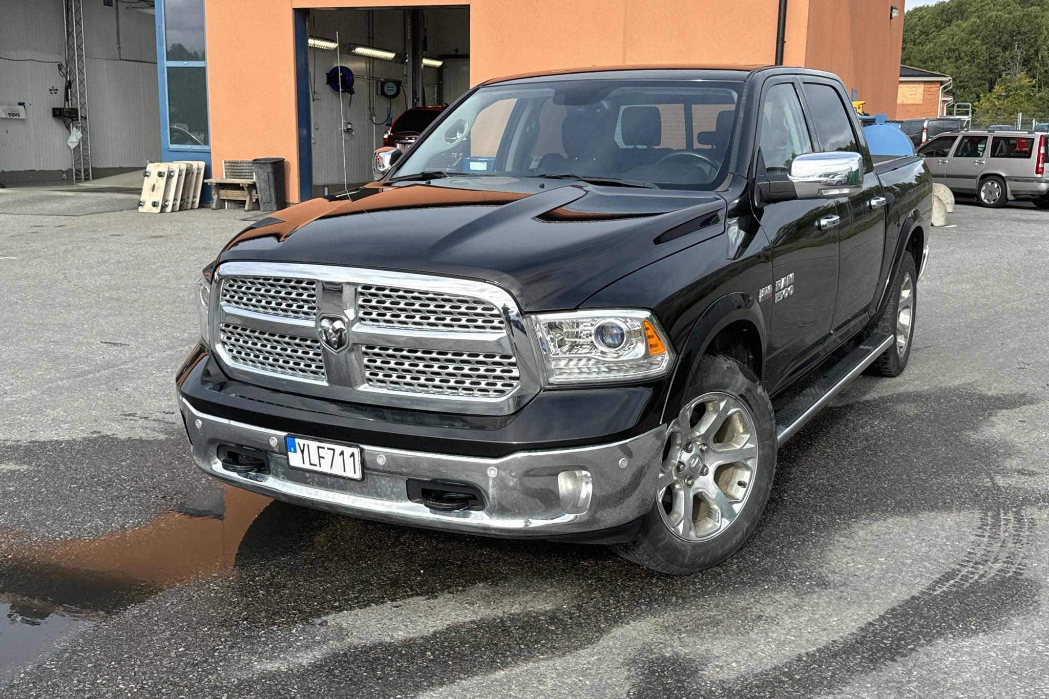 Dodge RAM 1500 5.7 4WD (401hk) - 138 880 km - Automaattinen - musta - 2018