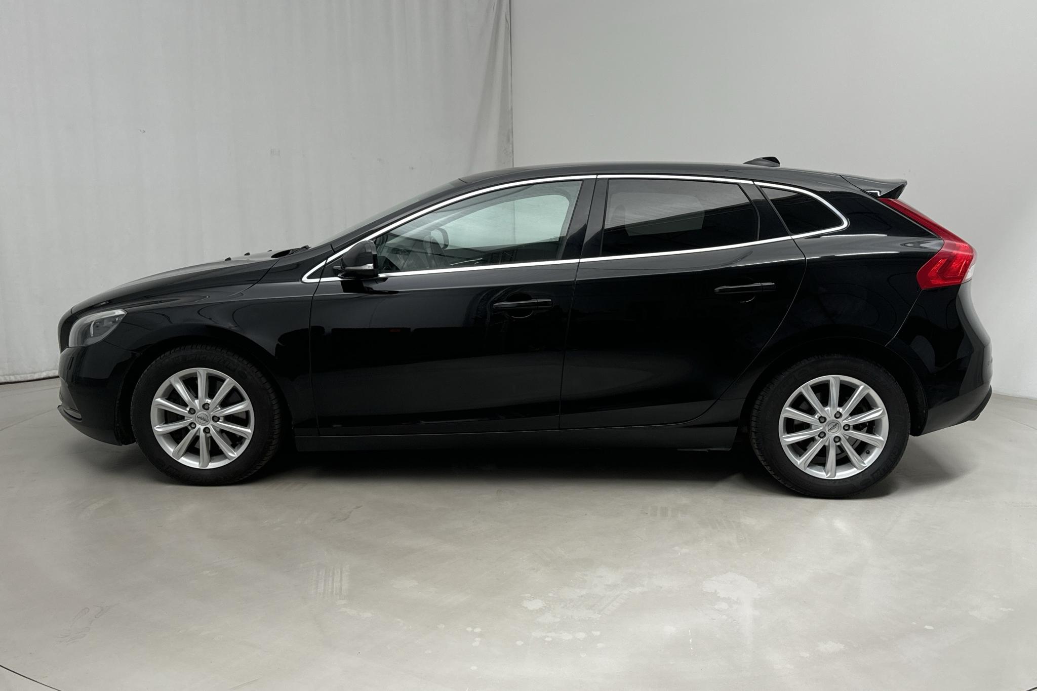 Volvo V40 D3 (150hk) - 156 090 km - Automaatne - must - 2013