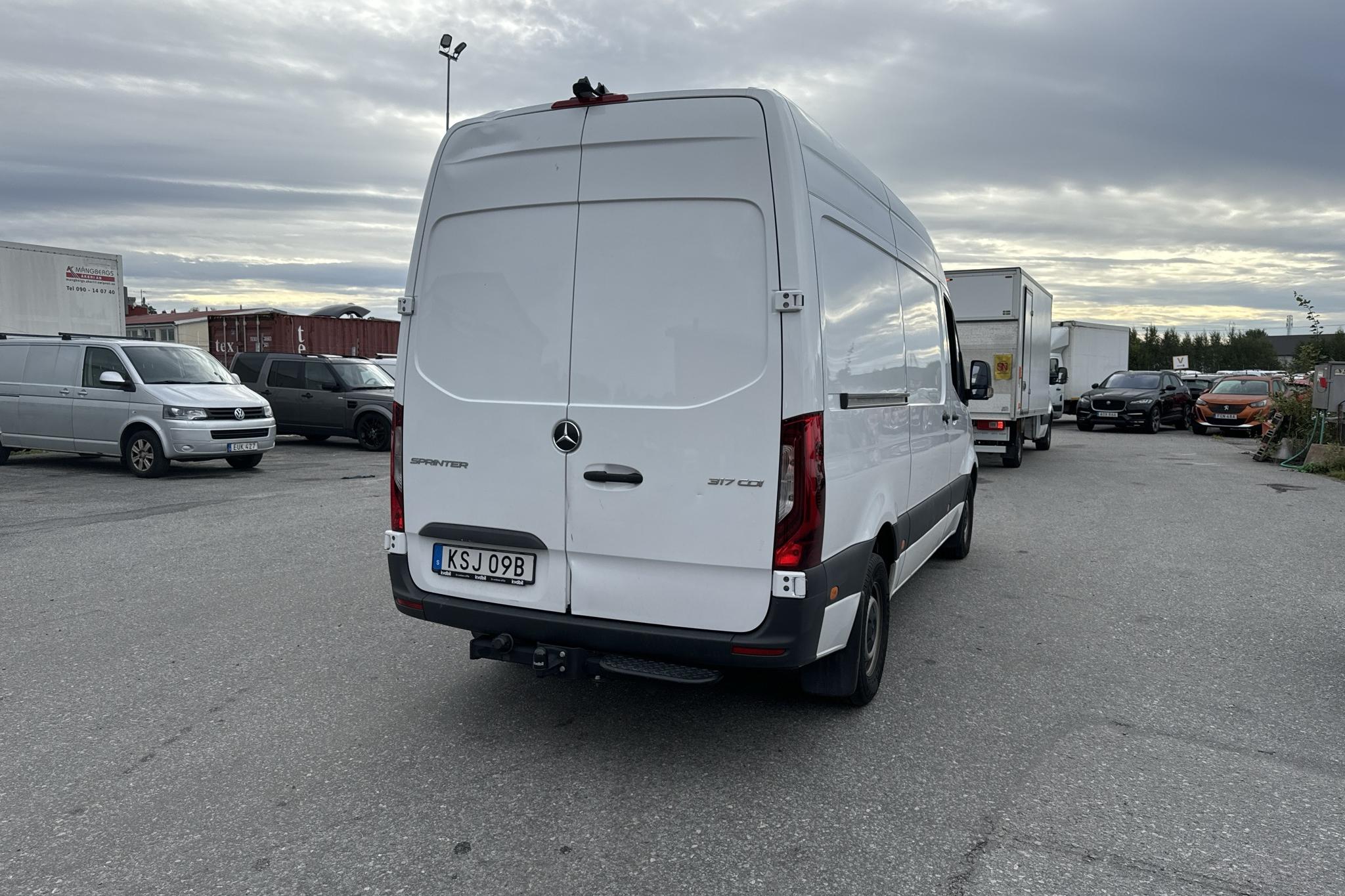 Mercedes Sprinter 317 CDI Skåp RWD (170hk) - 4 293 mil - Automat - vit - 2023