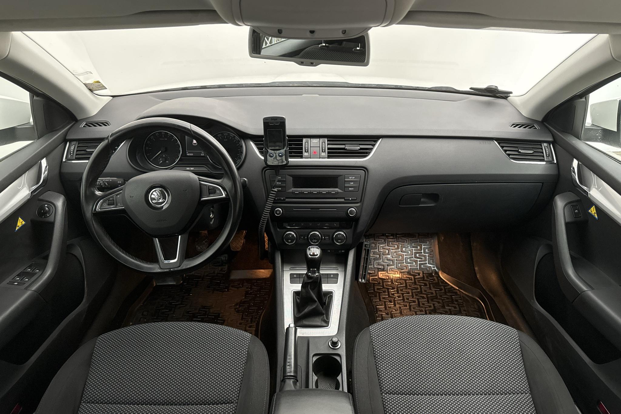 Skoda Octavia III 1.6 TDI CR Combi 4X4 (105hk) - 102 320 km - Manuaalinen - valkoinen - 2014