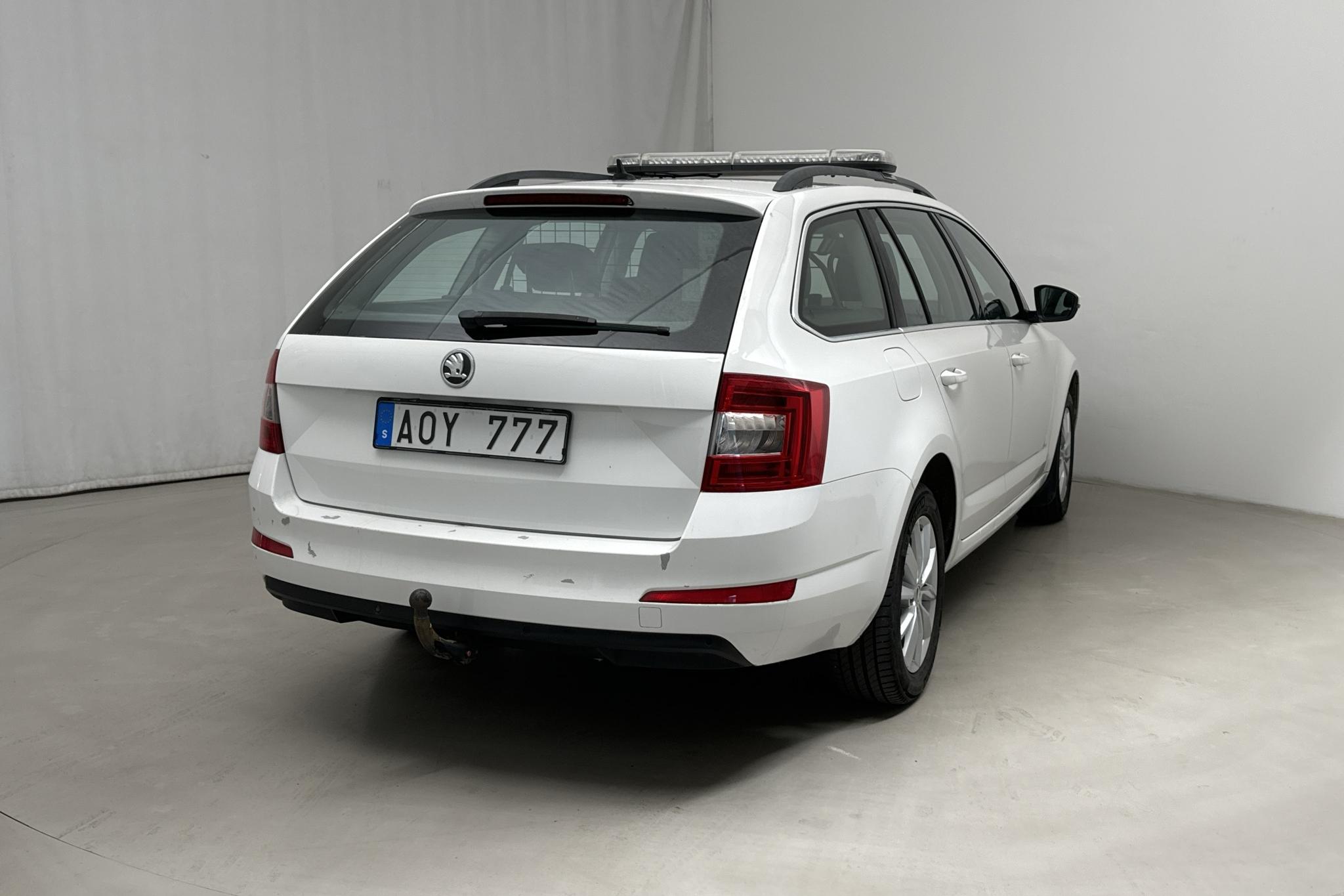 Skoda Octavia III 1.6 TDI CR Combi 4X4 (105hk) - 102 320 km - Manualna - biały - 2014