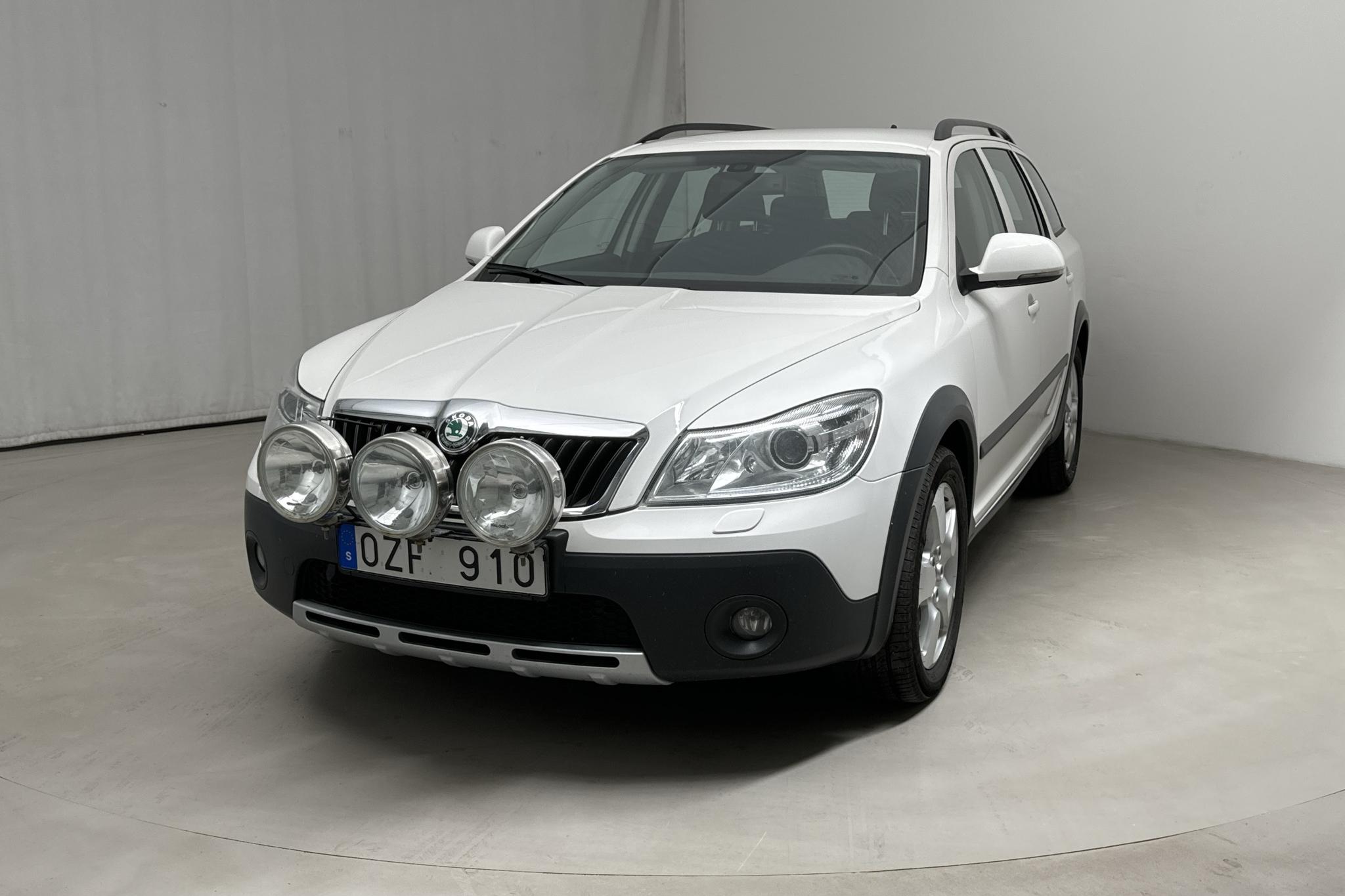 Skoda Octavia Scout II 2.0 TDI 4X4 (140hk) - 151 690 km - Manual - white - 2013