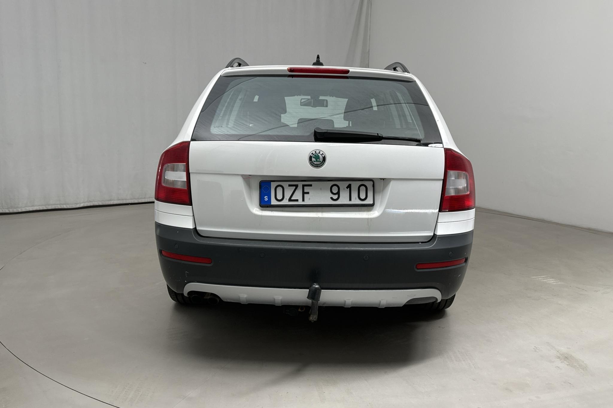 Skoda Octavia Scout II 2.0 TDI 4X4 (140hk) - 151 690 km - Manualna - biały - 2013