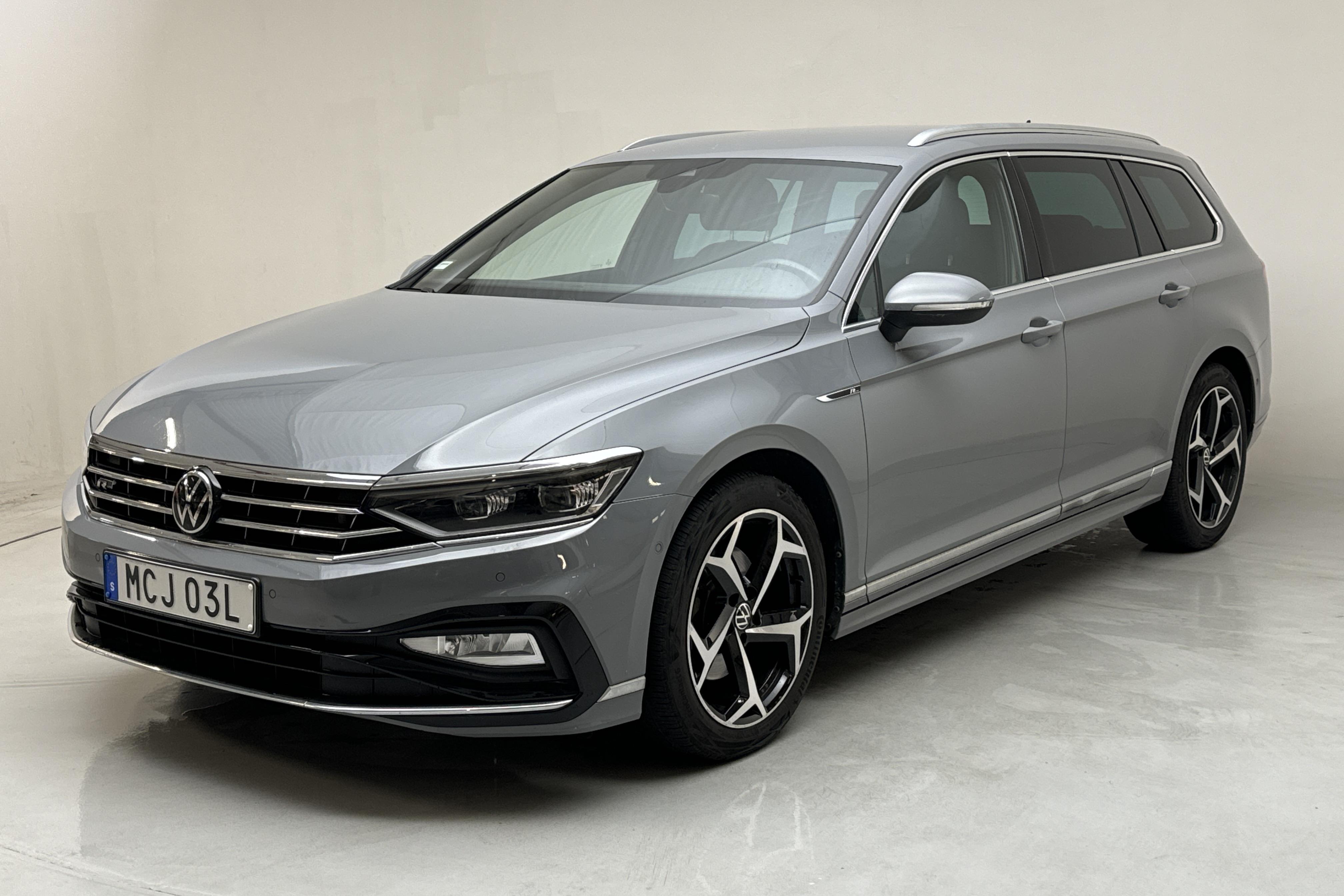 VW Passat 2.0 TDI Sportscombi 4Motion (200hk) - 60 930 km - Automaattinen - harmaa - 2022