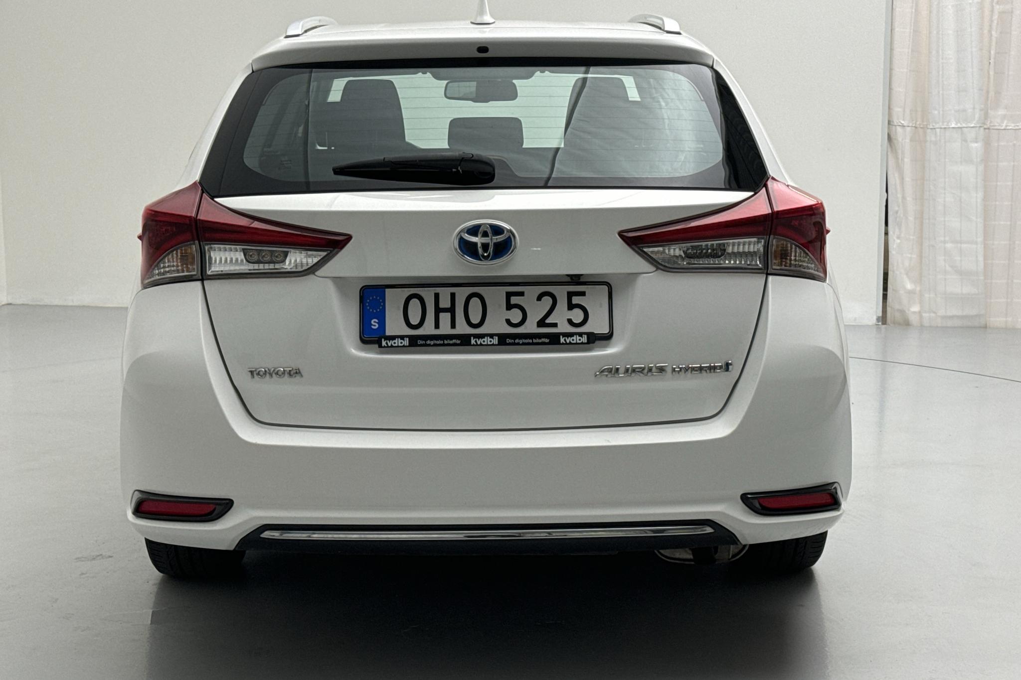 Toyota Auris 1.8 HSD Touring Sports (99hk) - 70 600 km - Automaatne - valge - 2017