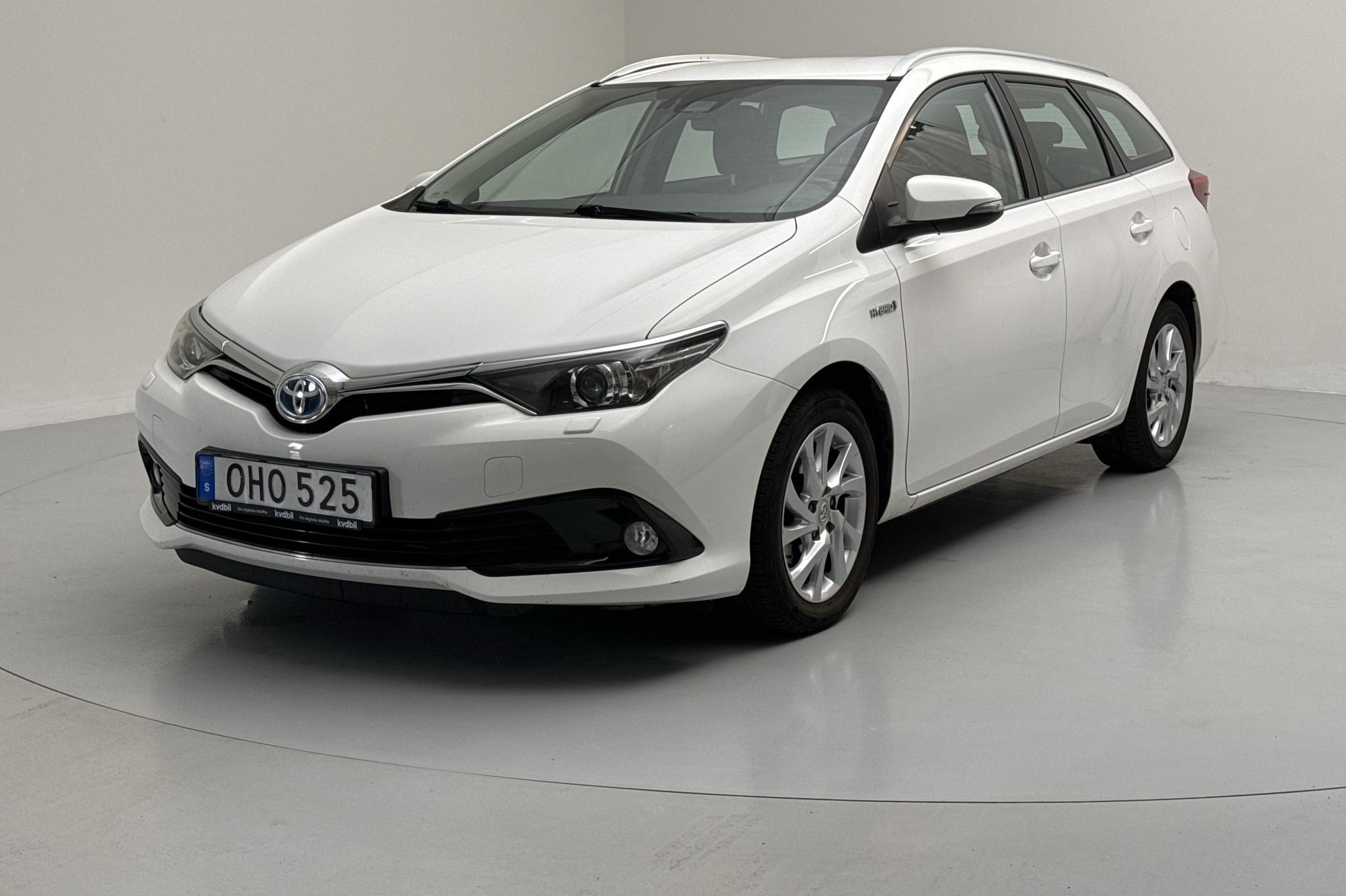 Toyota Auris 1.8 HSD Touring Sports (99hk) - 7 060 mil - Automat - vit - 2017