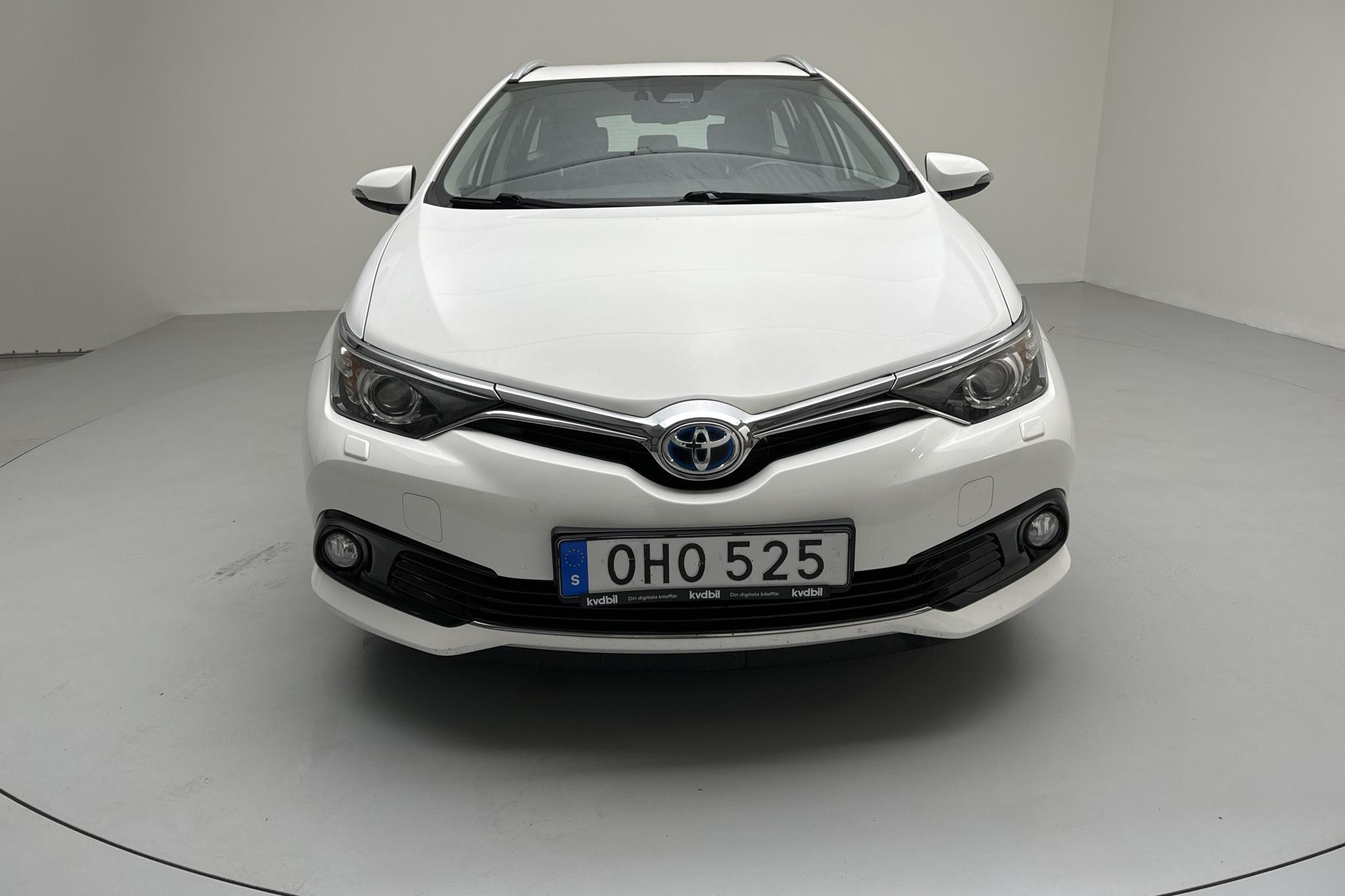 Toyota Auris 1.8 HSD Touring Sports (99hk) - 70 600 km - Automaatne - valge - 2017