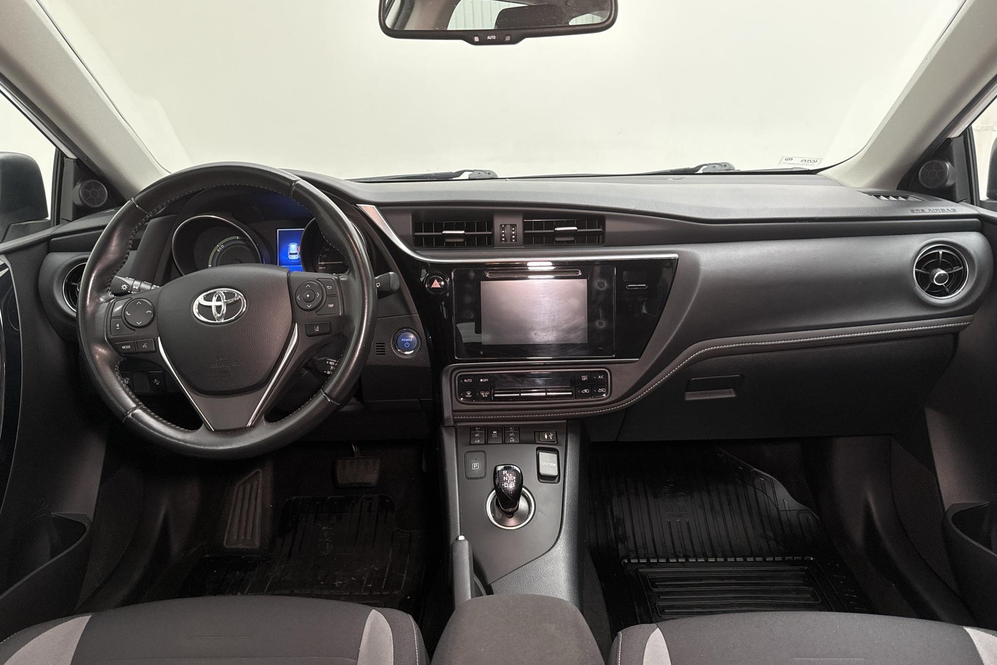 Toyota Auris 1.8 HSD Touring Sports (99hk) - 7 060 mil - Automat - vit - 2017