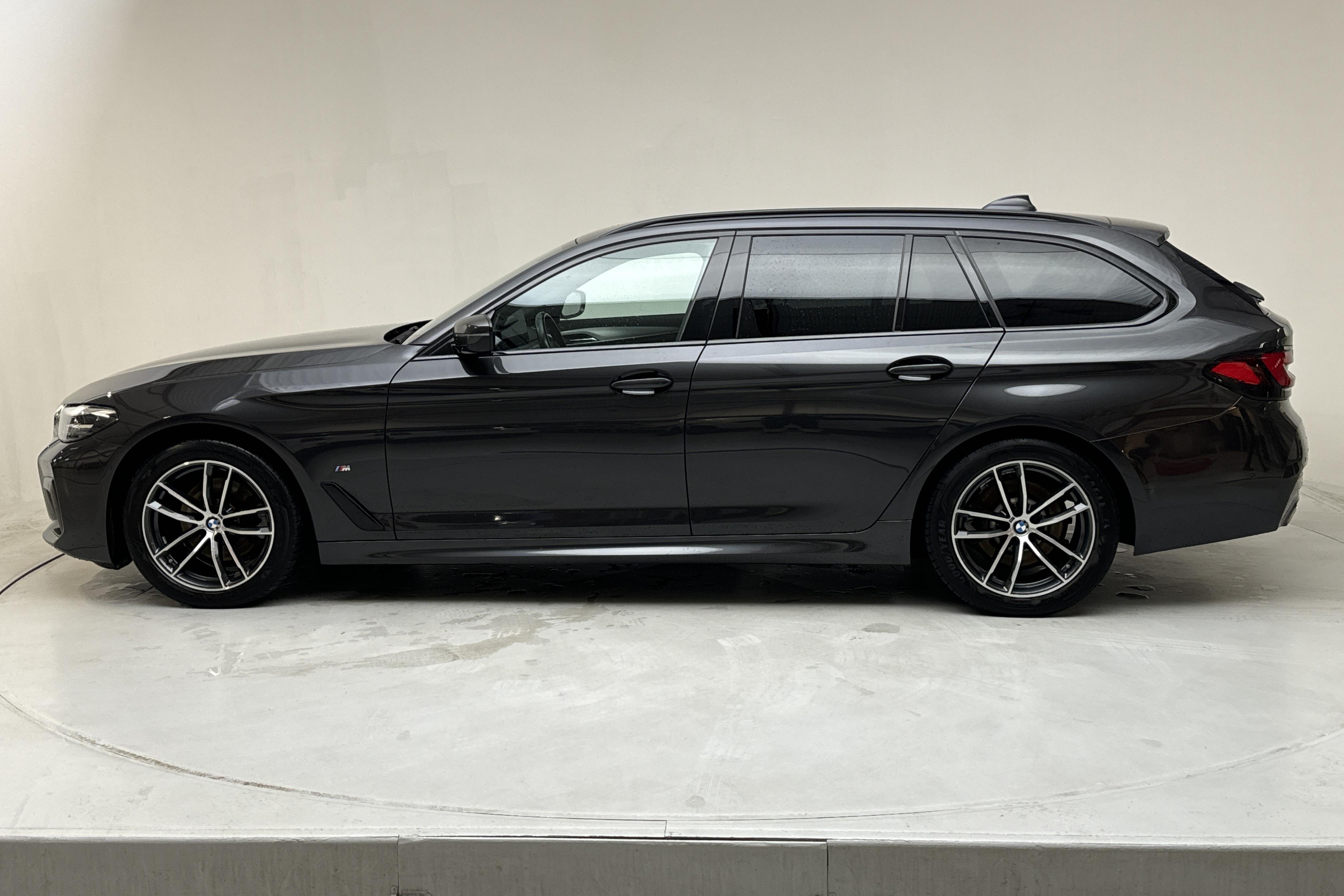 BMW 520d xDrive Touring, G31 LCI (190hk+11hk) - 87 130 km - Automaatne - hall - 2021