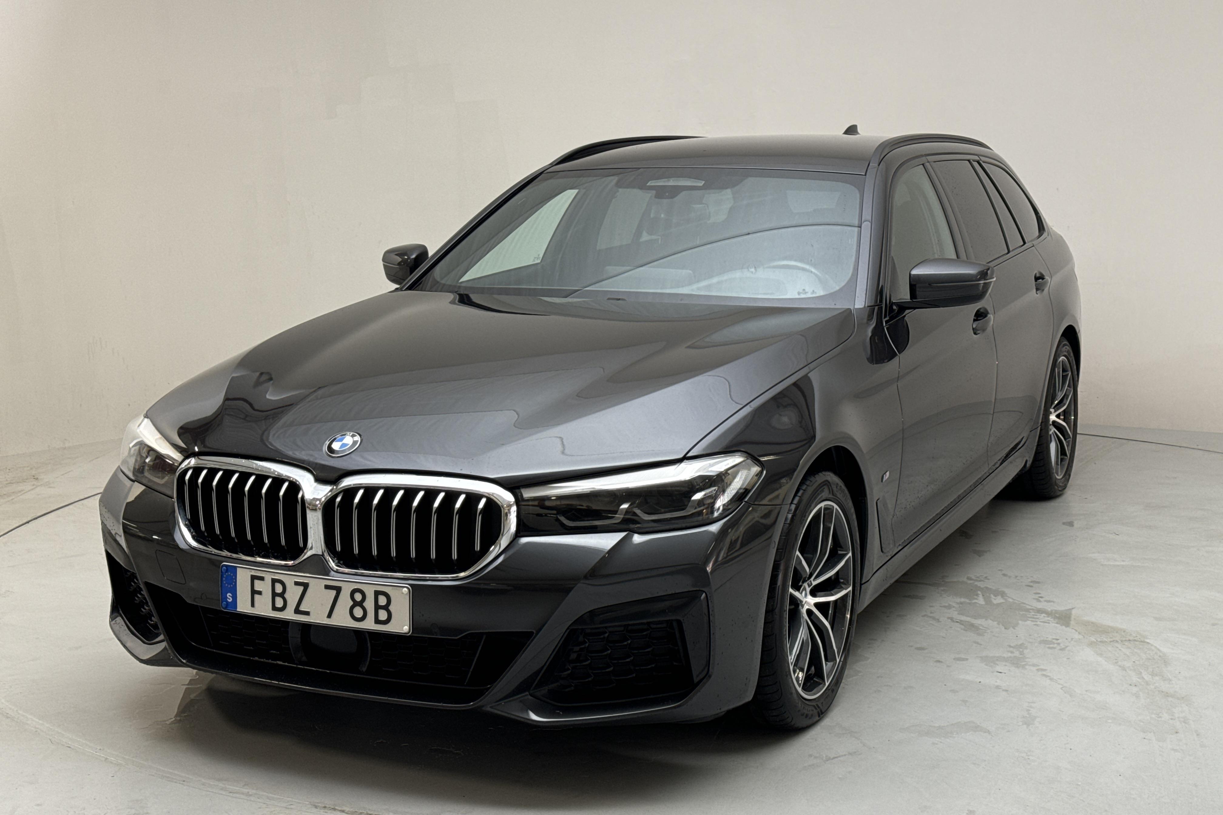 BMW 520d xDrive Touring, G31 LCI (190hk+11hk) - 8 713 mil - Automat - grå - 2021