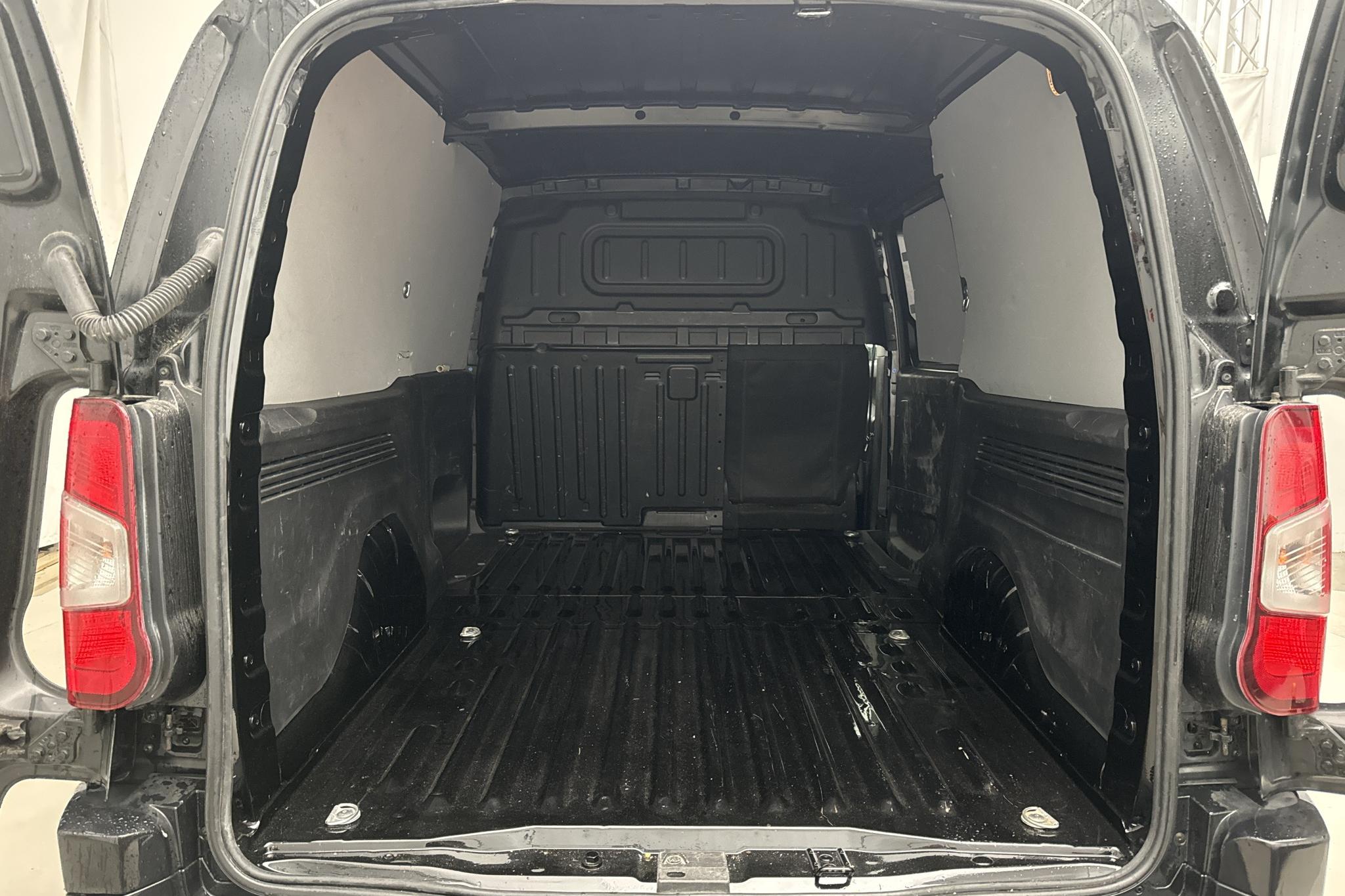 Opel Combo 1.5 CDTI Skåp (130hk) - 115 110 km - Automaatne - must - 2019