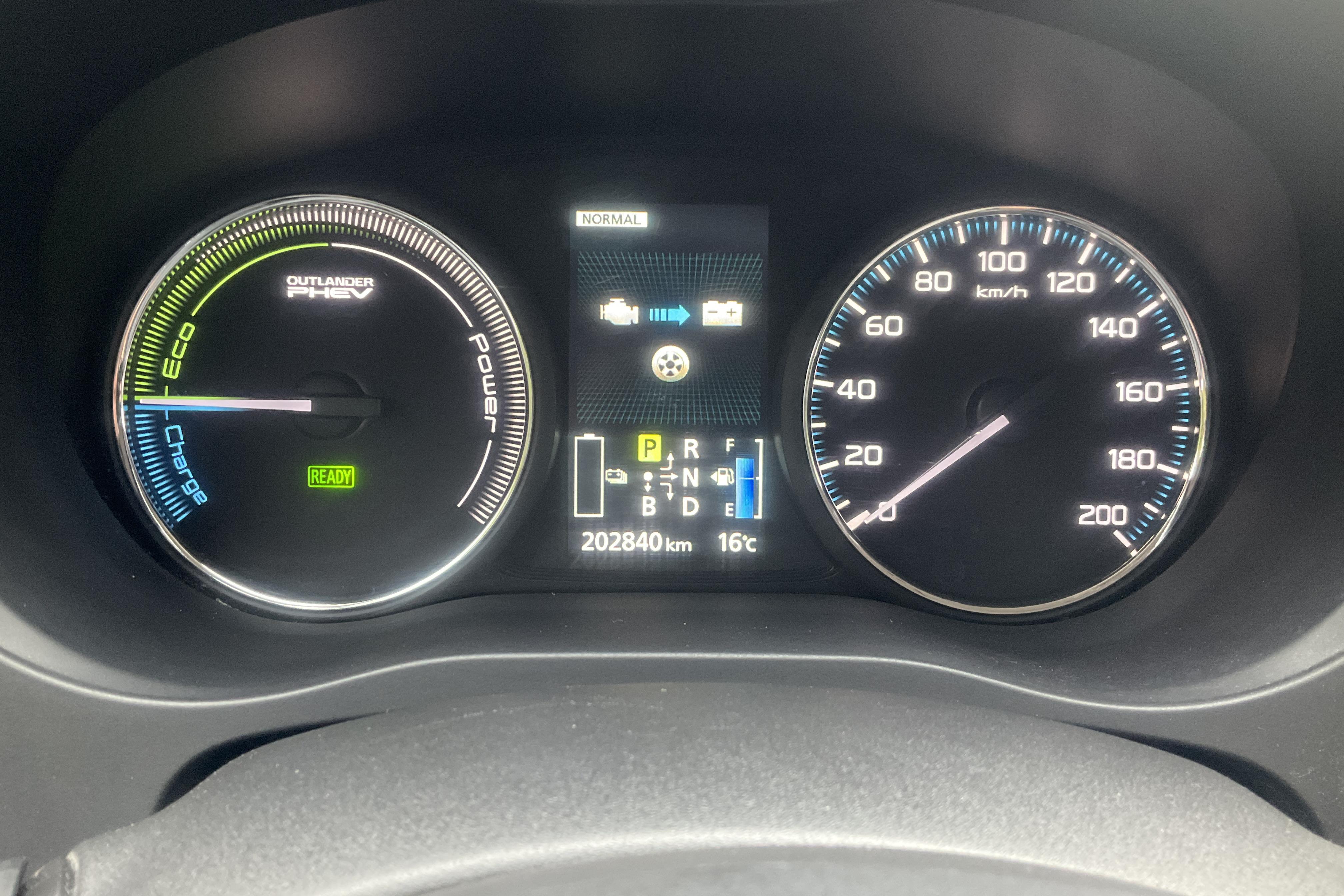 Mitsubishi Outlander 2.0 Plug-in Hybrid 4WD (121hk) - 202 840 km - Automaatne - hõbe - 2015