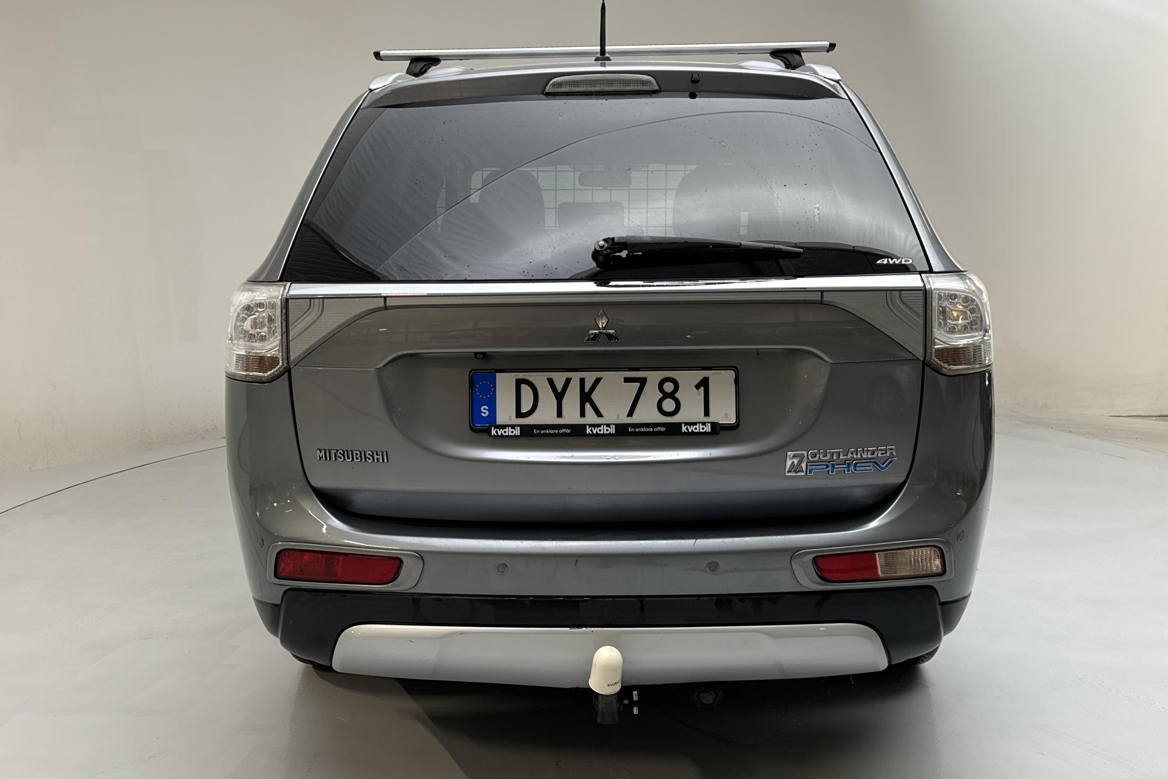 Mitsubishi Outlander 2.0 Plug-in Hybrid 4WD (121hk) - 202 840 km - Automaatne - hõbe - 2015