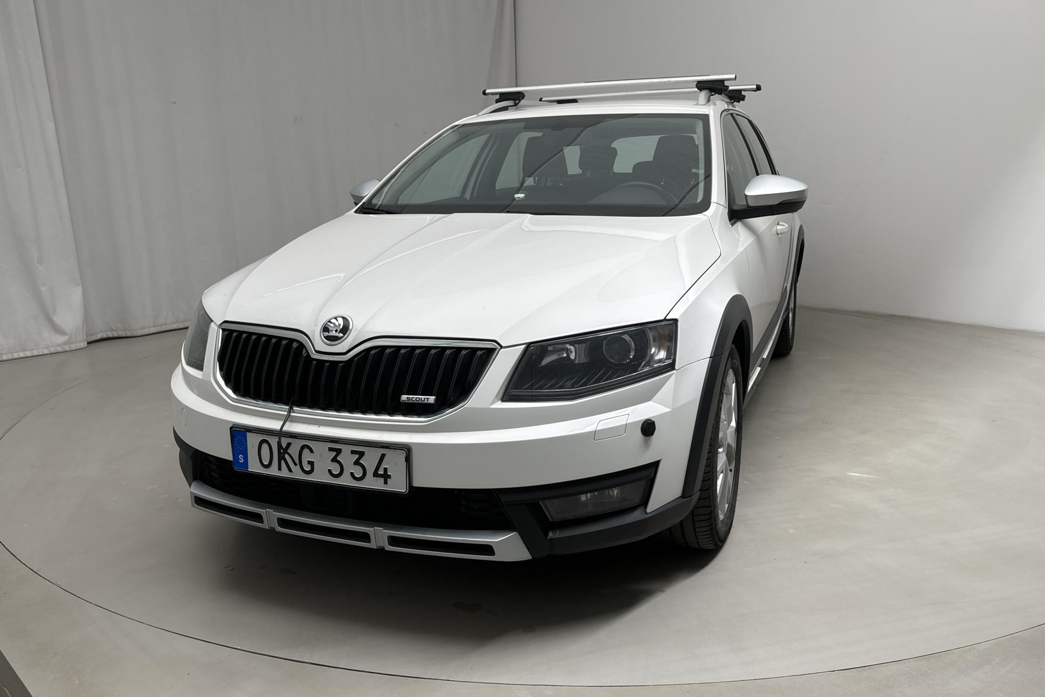 Skoda Octavia Scout II 2.0 TDI 4X4 (150hk) - 23 072 mil - Manuell - vit - 2017