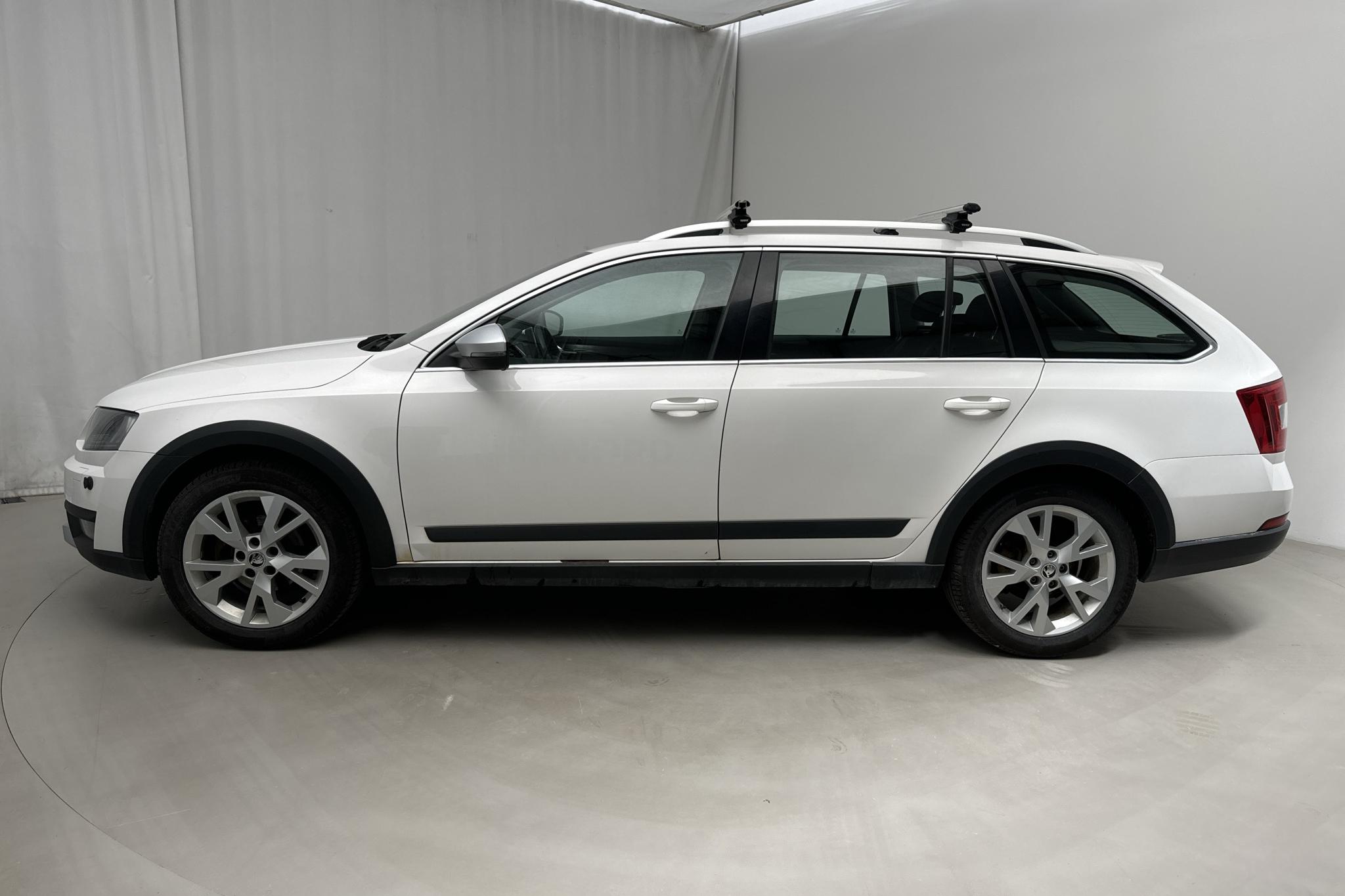 Skoda Octavia Scout II 2.0 TDI 4X4 (150hk) - 230 720 km - Manuaalinen - valkoinen - 2017