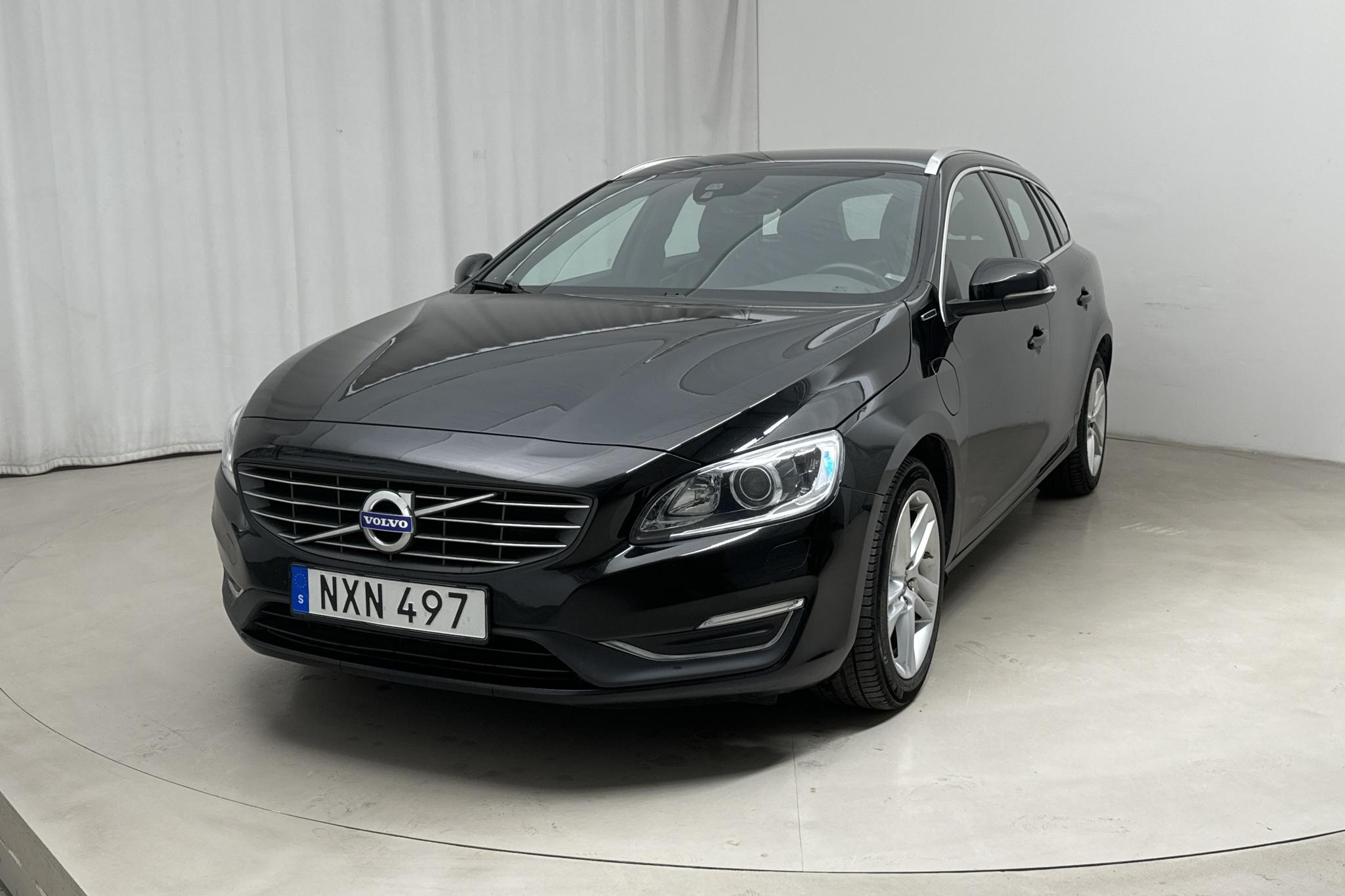 Volvo V60 D5 AWD Twin Engine (231hk) - 13 723 mil - Automat - svart - 2016