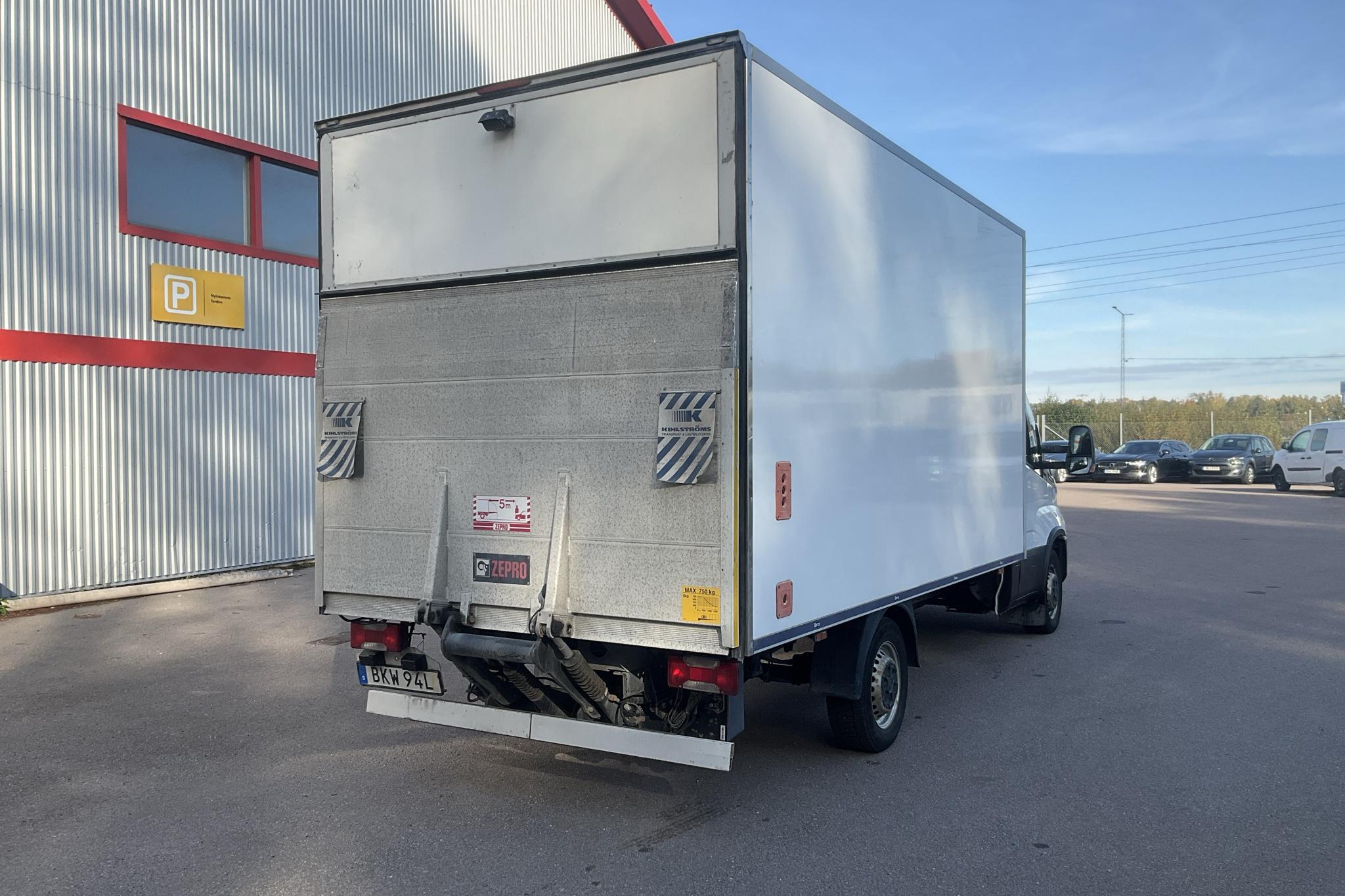 Iveco Daily 35 2.3 Volymskåp (156hk) - 114 580 km - Automatyczna - biały - 2020