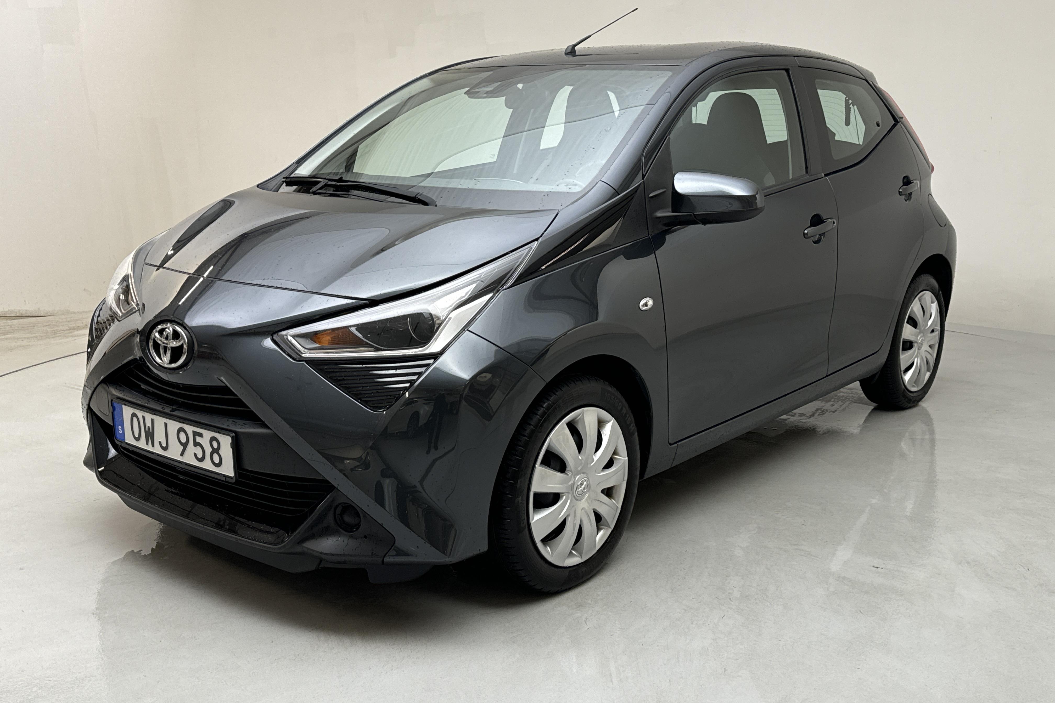 Toyota Aygo 1.0 5dr (72hk) - 42 690 km - Manuaalinen - Dark Grey - 2021