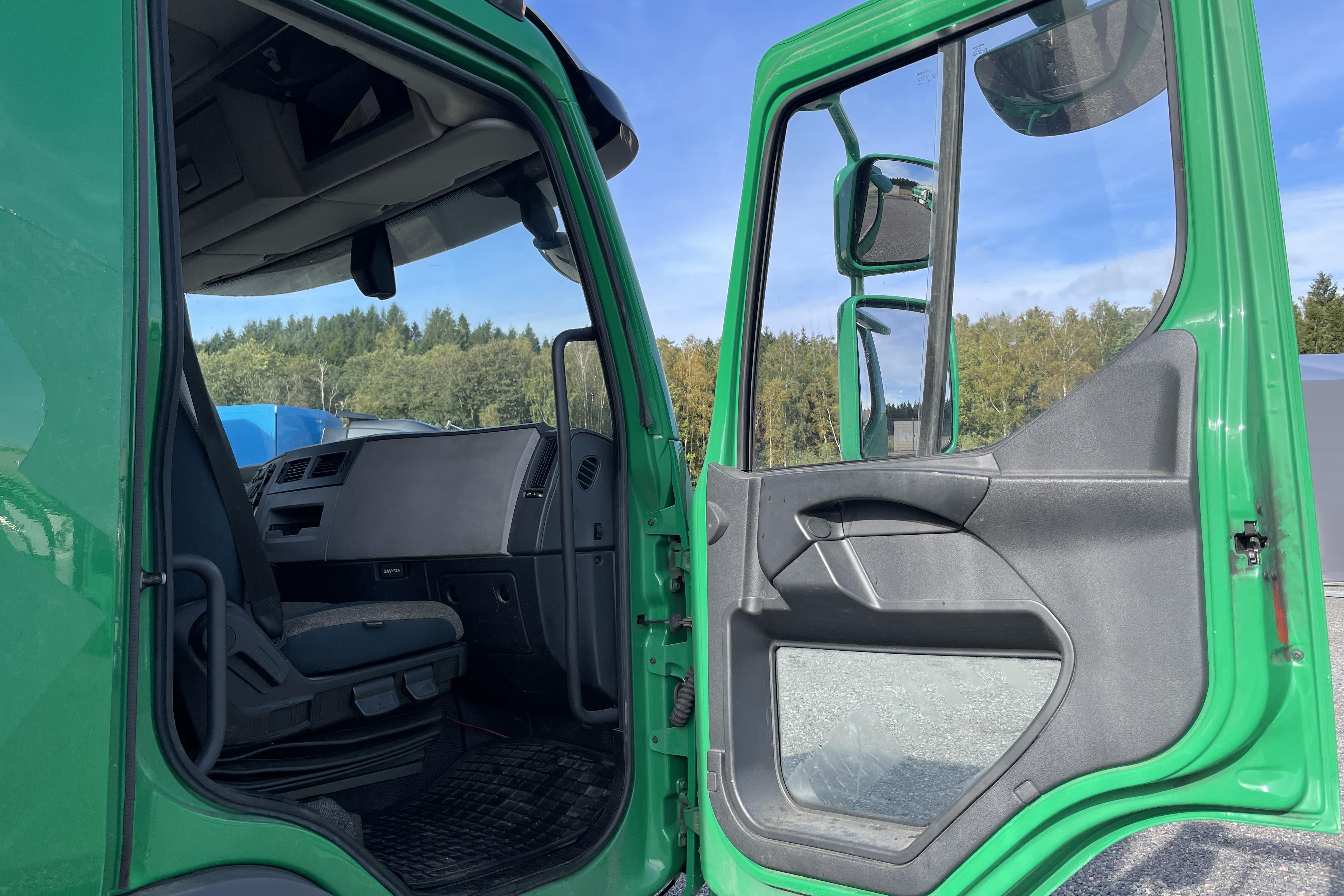 Volvo FL - 589 139 km - Automatic - green - 2017