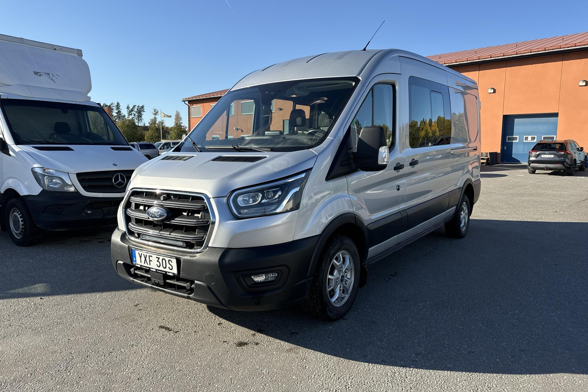 Ford Transit 350 Crew Van 2.0 TDCi AWD Skåp (170hk) - 79 170 km - Manuaalinen - harmaa - 2020