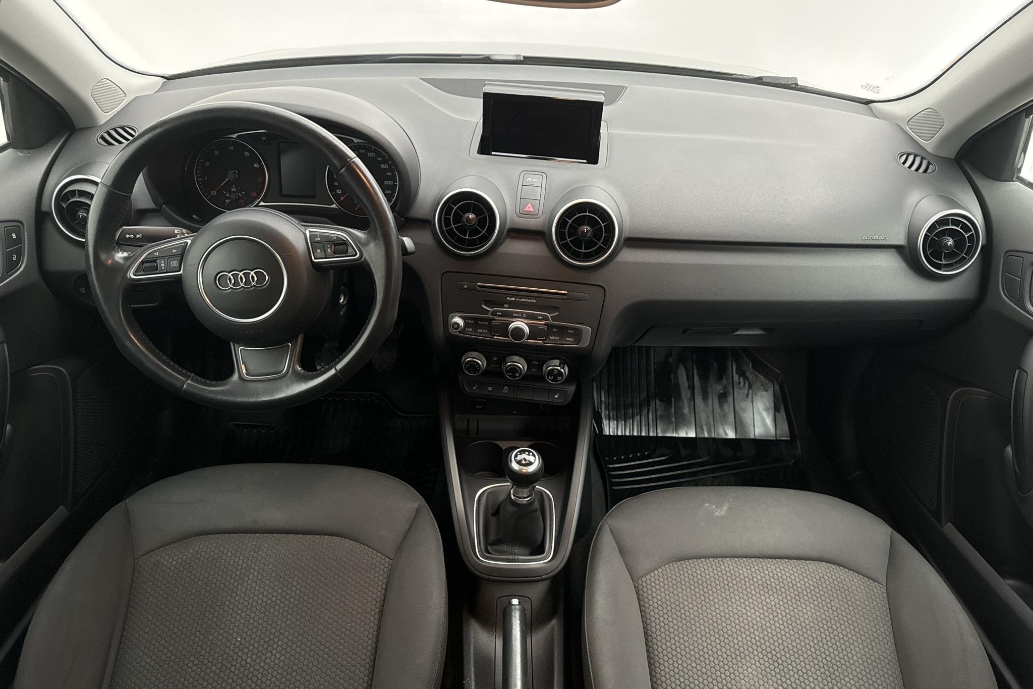 Audi A1 1.0 TFSI Sportback (95hk) - 103 810 km - Manualna - czarny - 2017