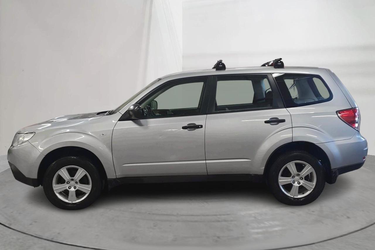 Subaru Forester 2.0D (147hk) - 150 660 km - Manuaalinen - hopea - 2012